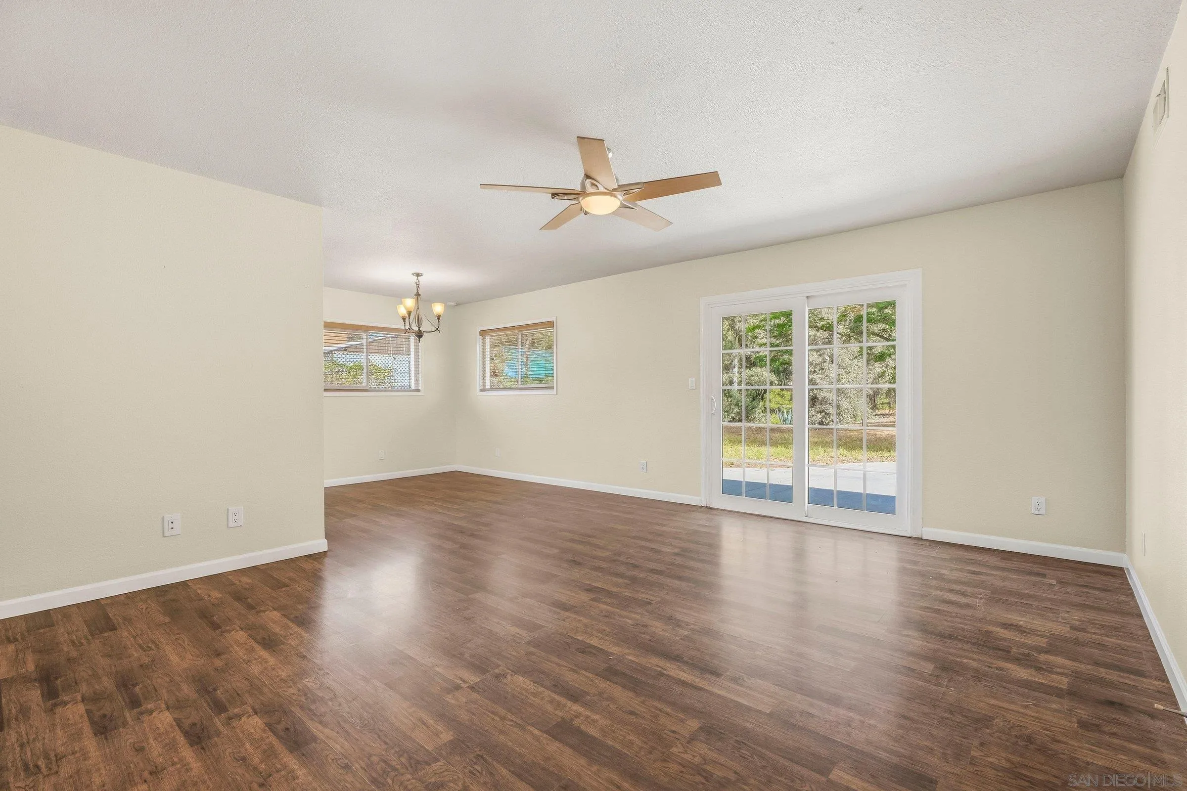 https://cdn.realtyfeed.com/cdn/127/260006452/d5f8ce371d5e03f9f229f56a40b0e83d.webp