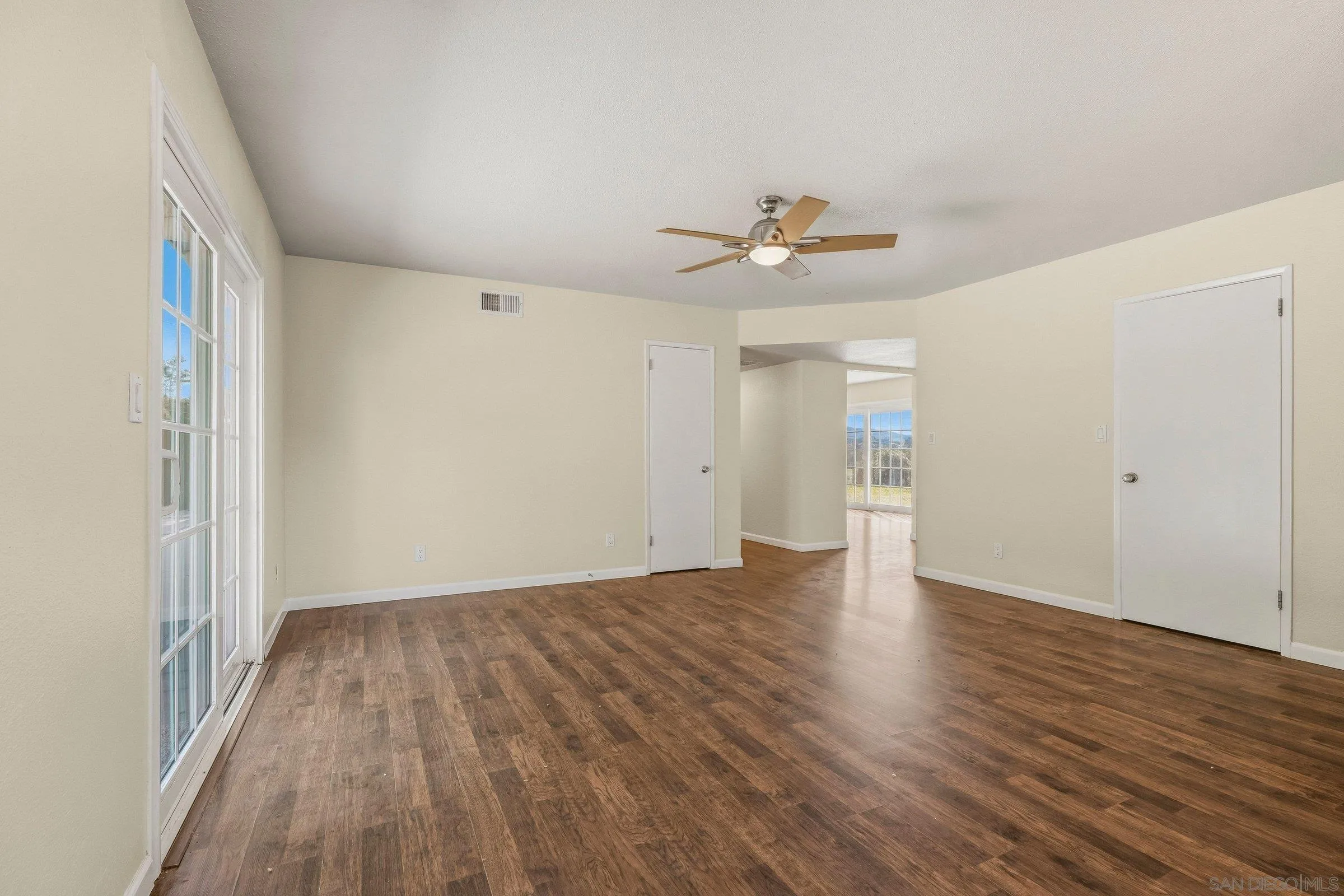 https://cdn.realtyfeed.com/cdn/127/260006452/de77bb07db58e7b482d2af0fdc114e89.webp