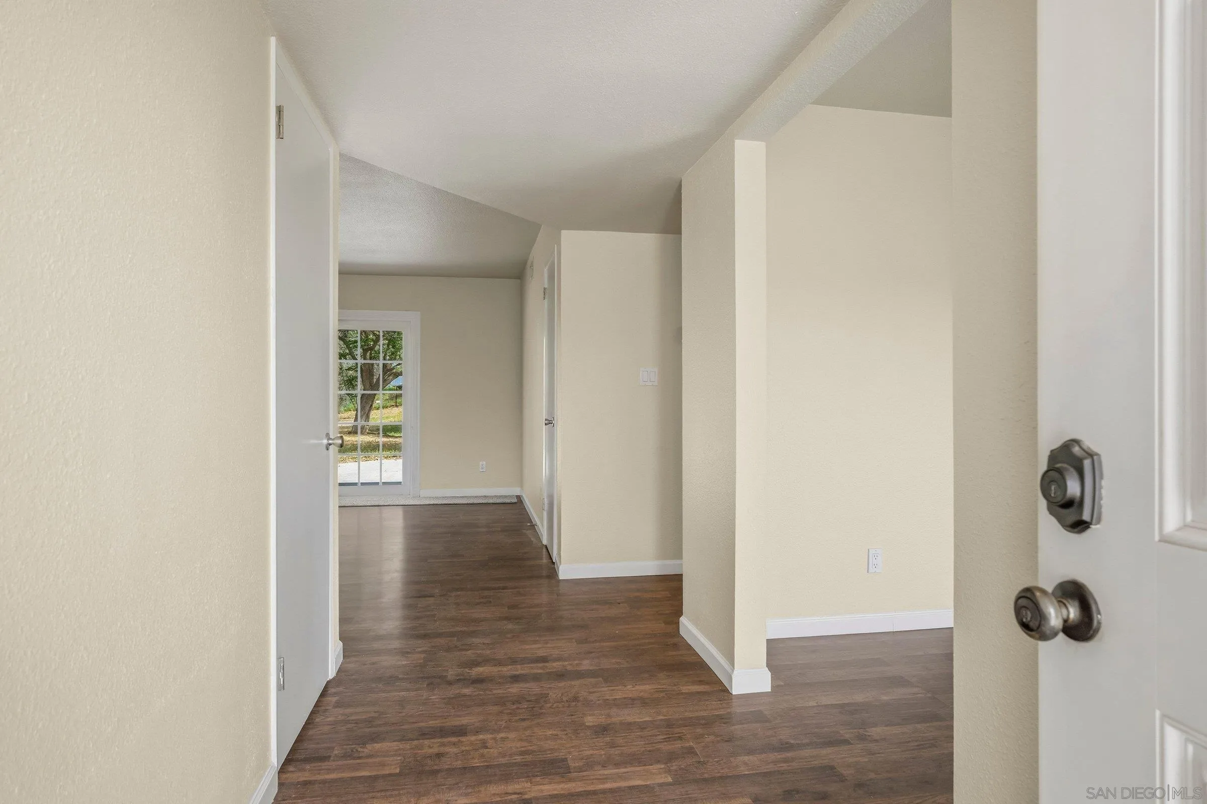 https://cdn.realtyfeed.com/cdn/127/260006452/e95d7c48edb56ff1d0a2ca54691030ea.webp