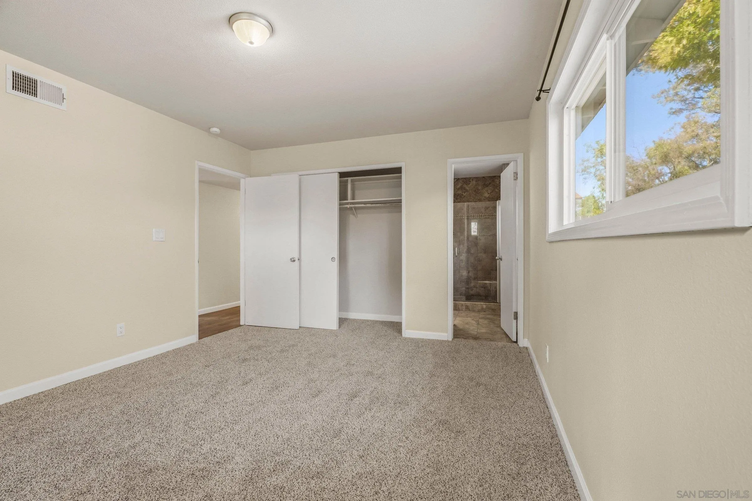 https://cdn.realtyfeed.com/cdn/127/260006452/ec128d071af3af62cd75e5c994ef9fca.webp