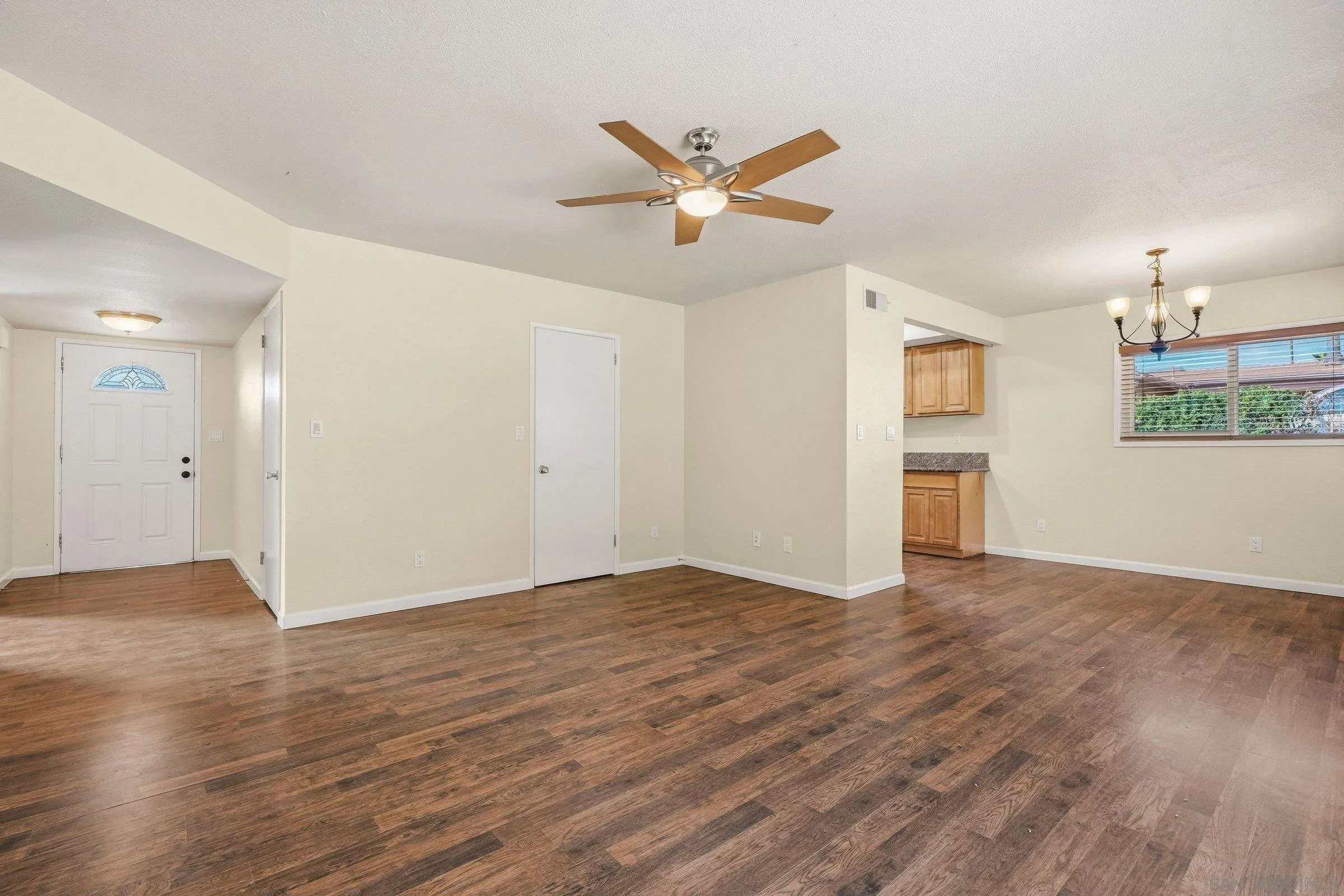 https://cdn.realtyfeed.com/cdn/127/260006452/f6f0c68d74626115e377866ce42463dc.webp