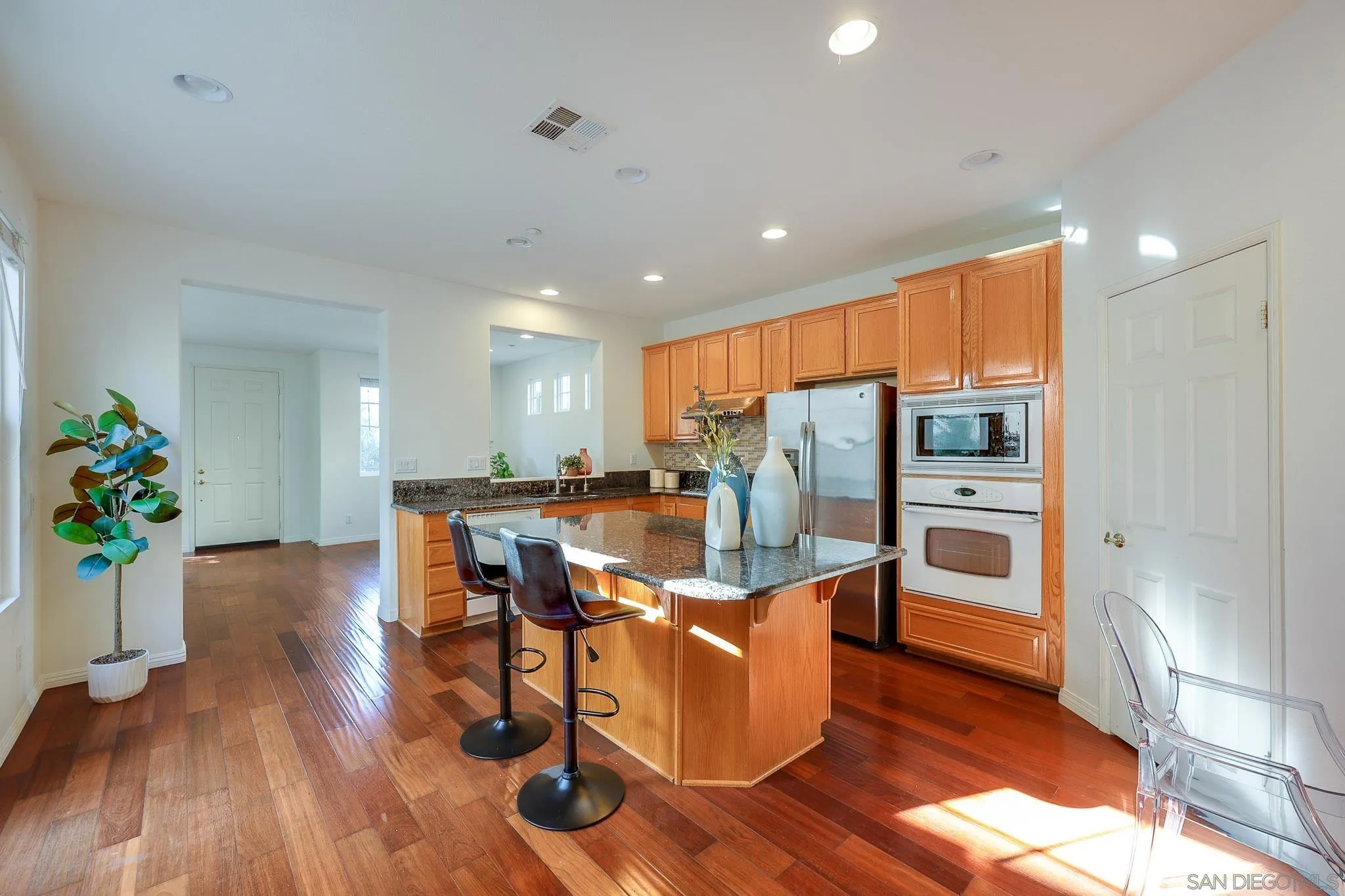 https://cdn.realtyfeed.com/cdn/127/260006458/14ce1e9d16cad549f4c36983d498d4e2.webp