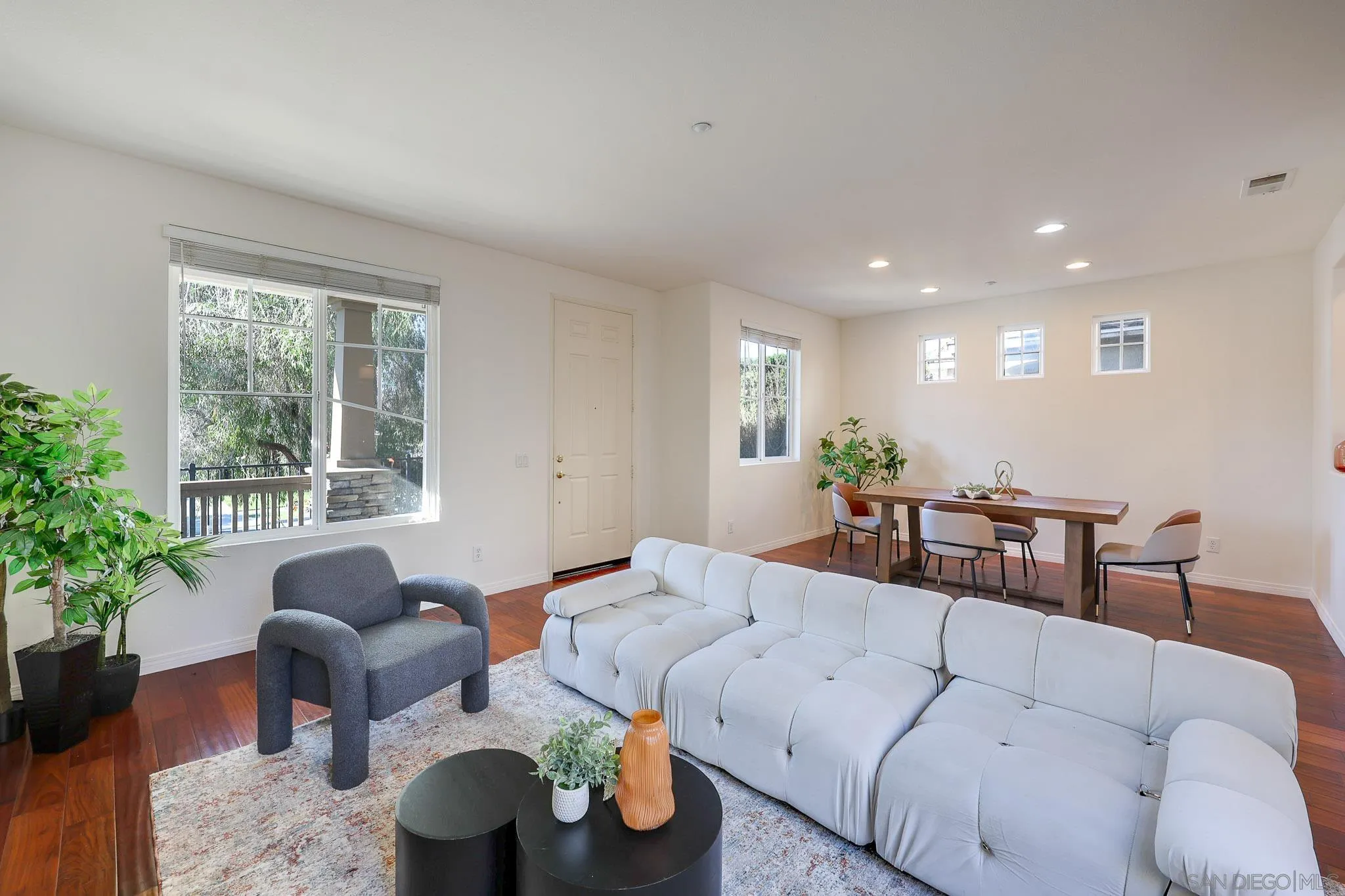 https://cdn.realtyfeed.com/cdn/127/260006458/21efb5640dfcb8e17cd1552793be6254.webp