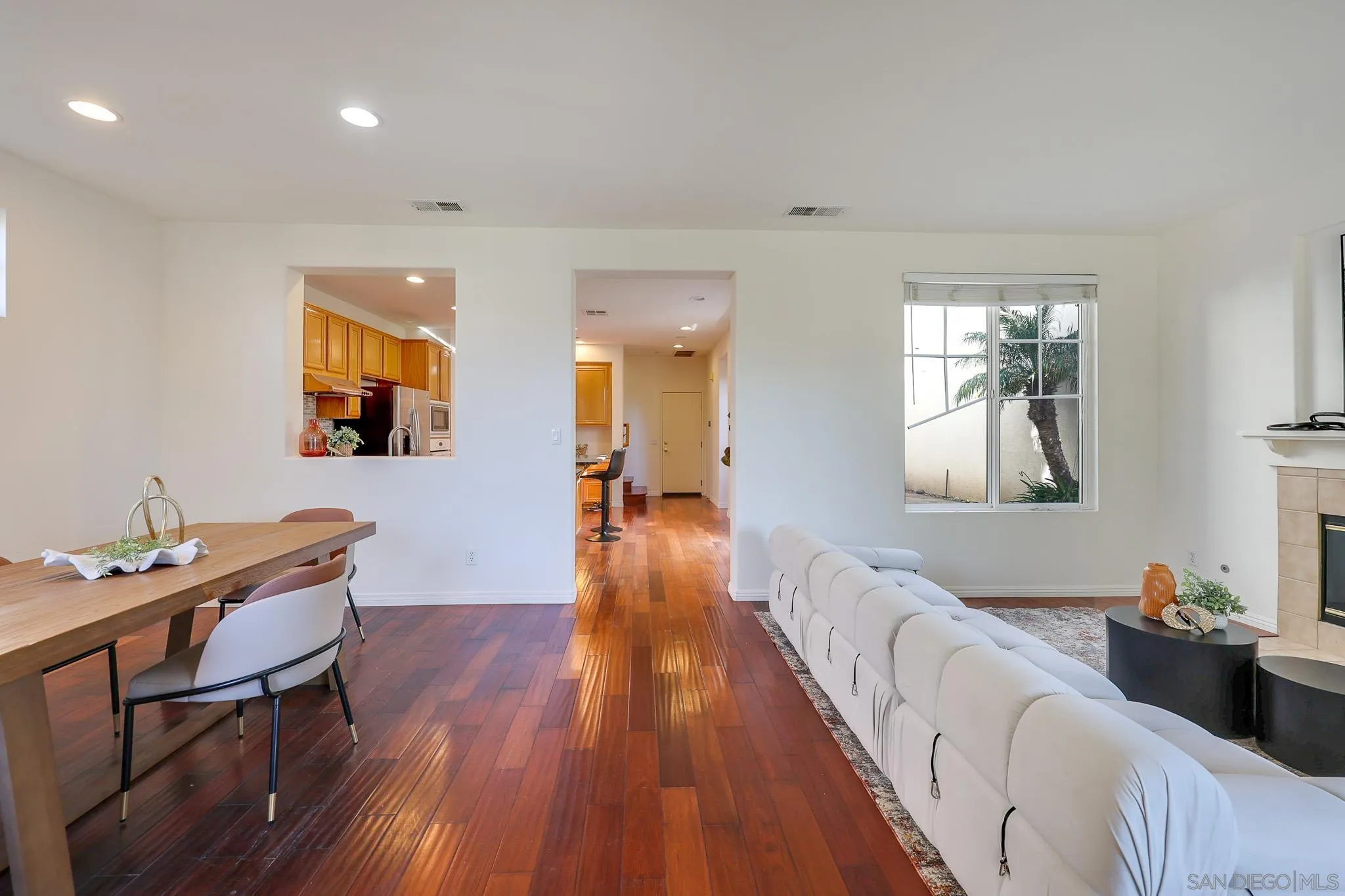 https://cdn.realtyfeed.com/cdn/127/260006458/3fb68acb974e7706d8e550d33de3e0c4.webp