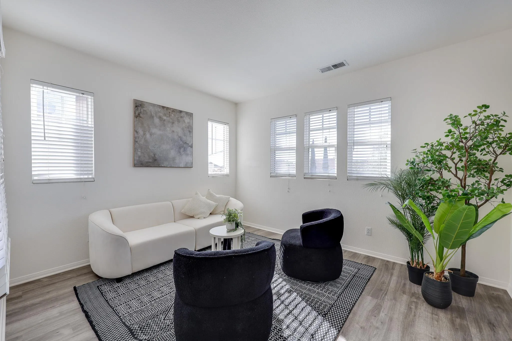 https://cdn.realtyfeed.com/cdn/127/260006458/ce28d41049d44d9a3d36ae66db0fc6d7.webp
