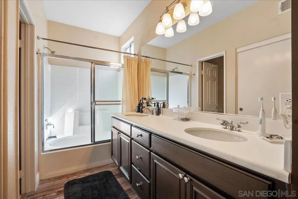 Photo #12: 260006473 Listing: Photo #12