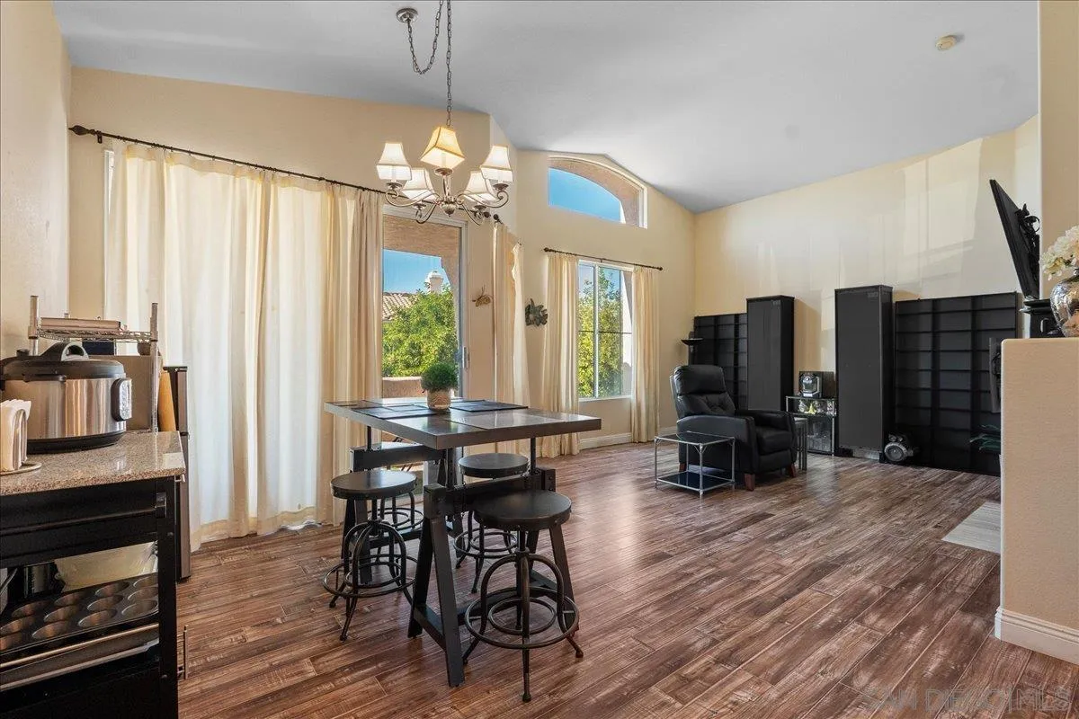 Photo #2: 260006473 Listing: Photo #2