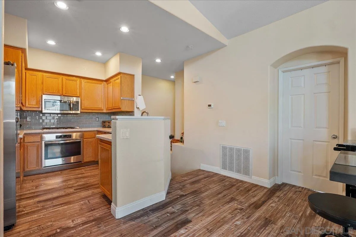 Photo #5: 260006473 Listing: Photo #5