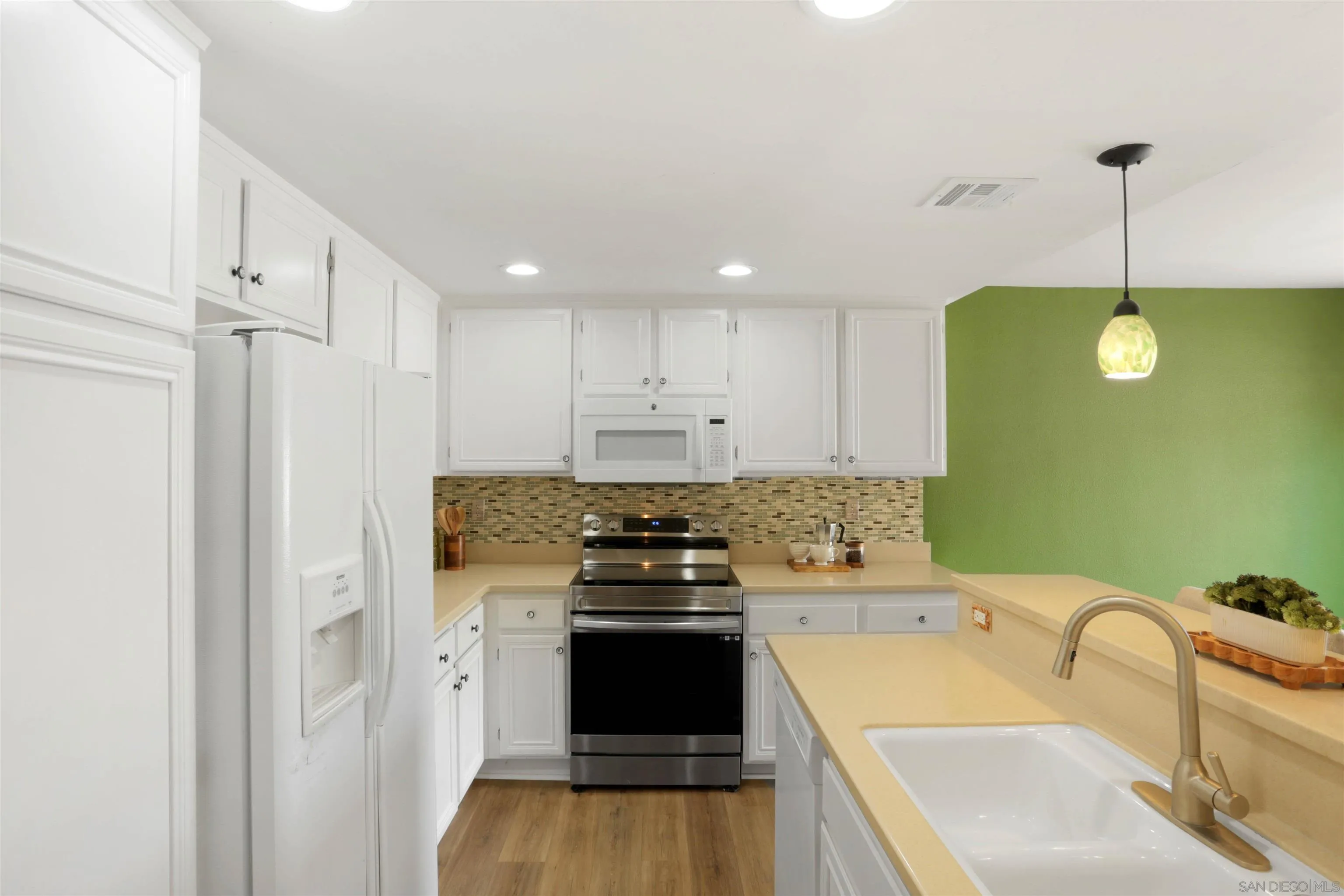 Photo #7: 260006485 Listing: Photo #7
