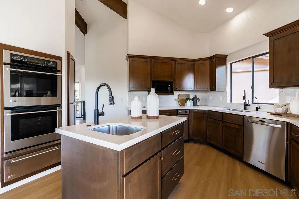 https://cdn.realtyfeed.com/cdn/127/260006492/24a889325f4447c9abb97f4b8651ea33.webp