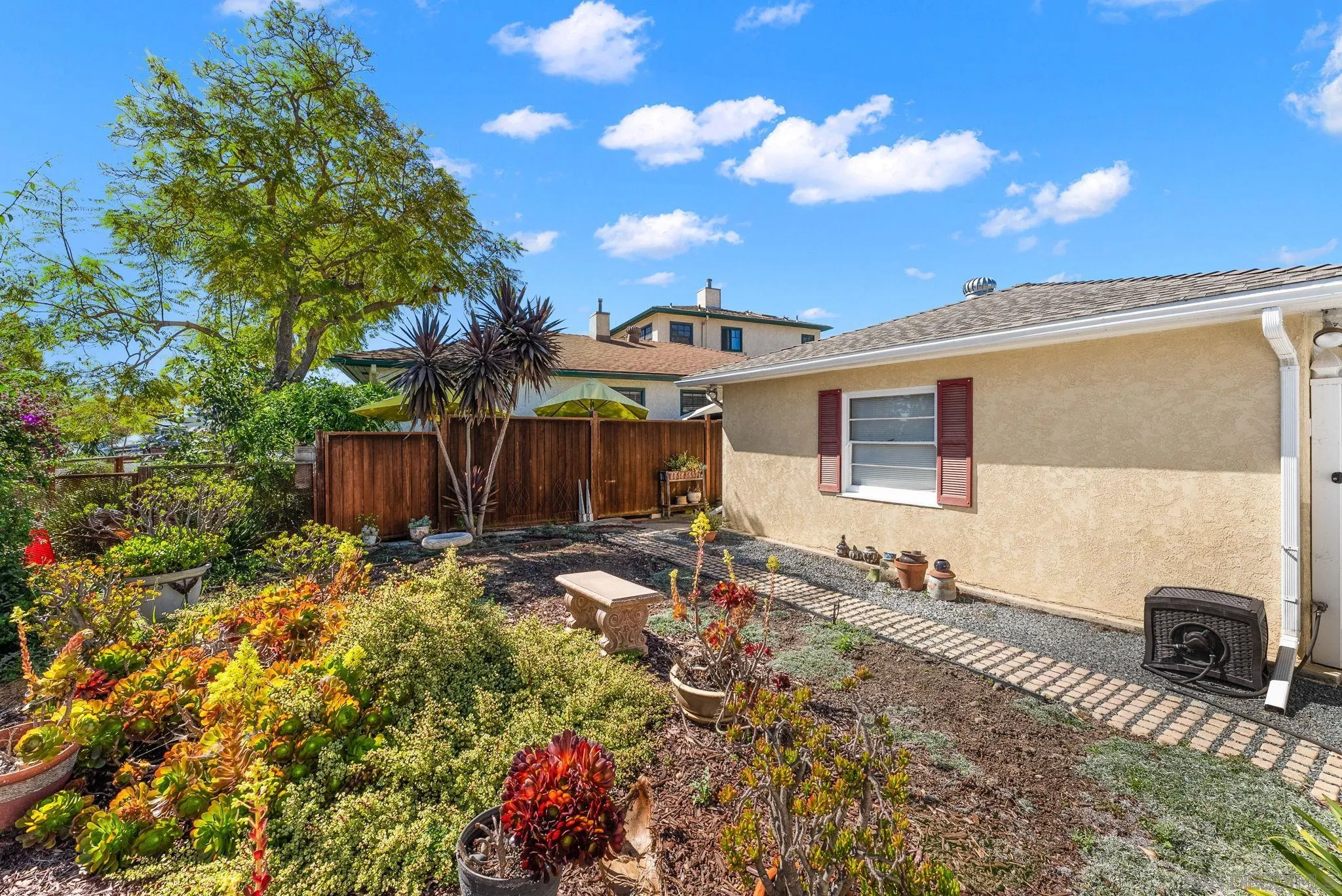 https://cdn.realtyfeed.com/cdn/127/260006494/38bf184353b3e4d34b7b0397032226c6.webp