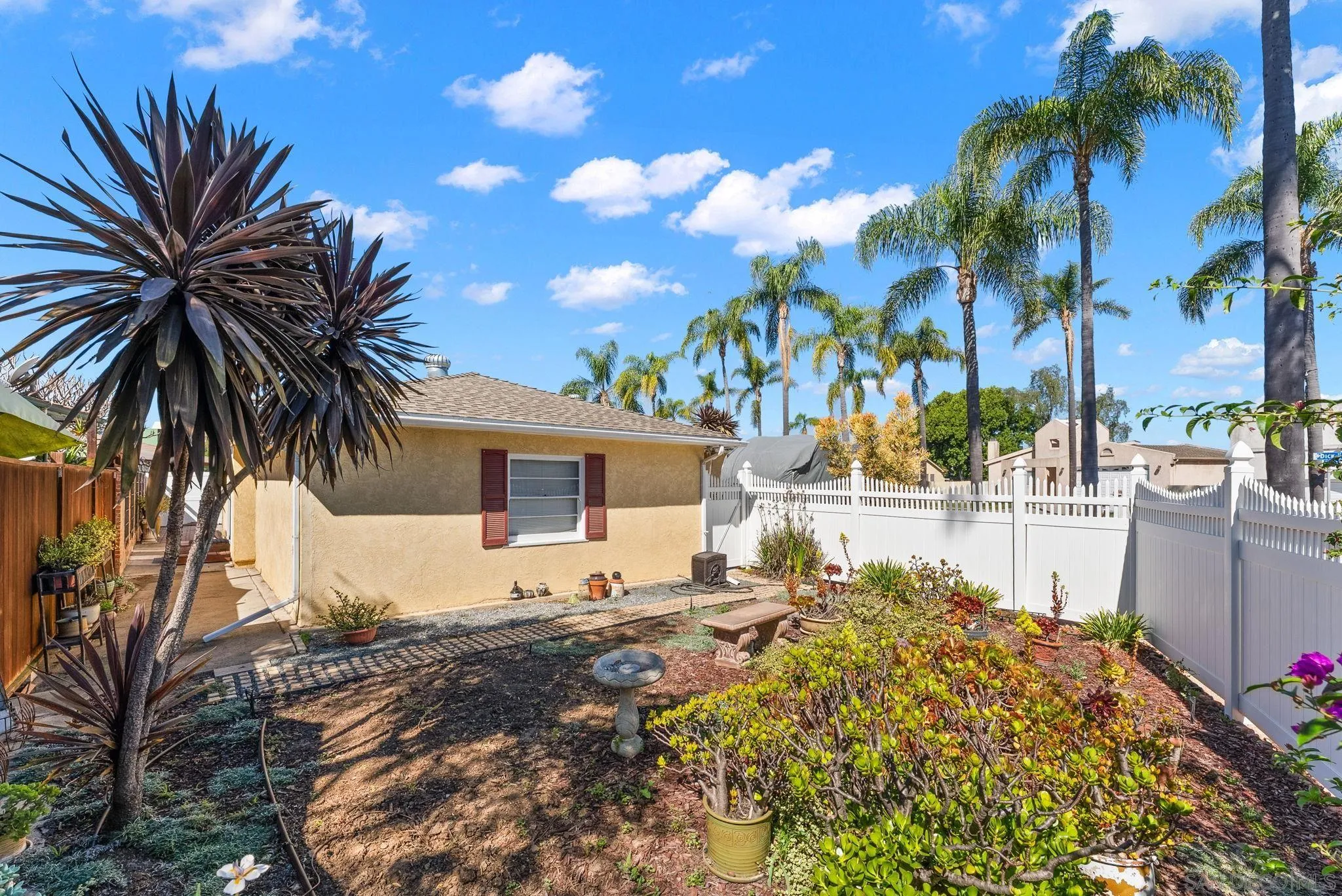 https://cdn.realtyfeed.com/cdn/127/260006494/ccf485653cdc8026a561b65f30955eb4.webp