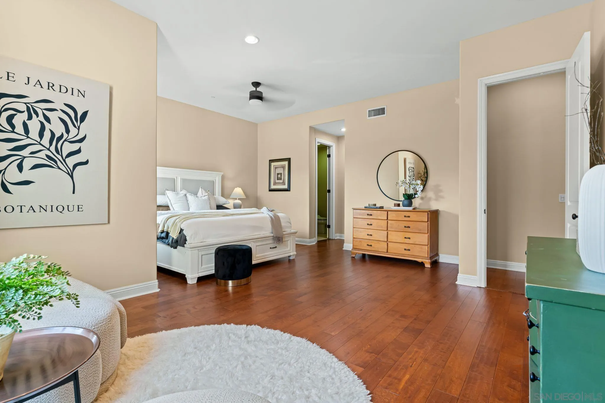 https://cdn.realtyfeed.com/cdn/127/260006495/655f11f7cbe9e234915a46cf3e22867d.webp
