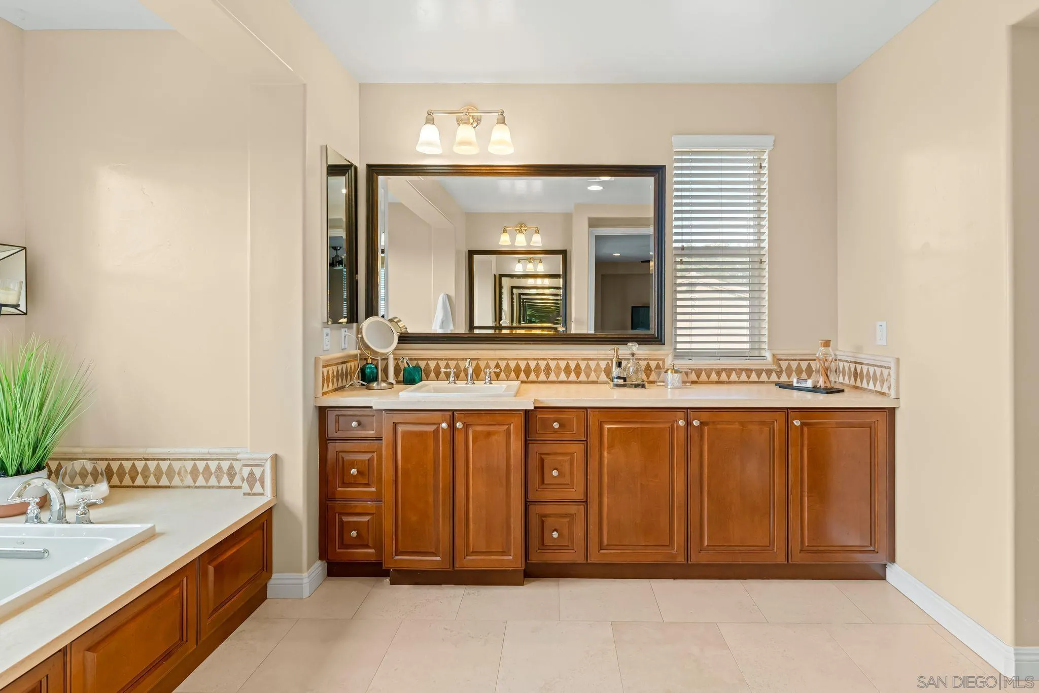 https://cdn.realtyfeed.com/cdn/127/260006495/b555567f6bef3007ed18427088e97bae.webp
