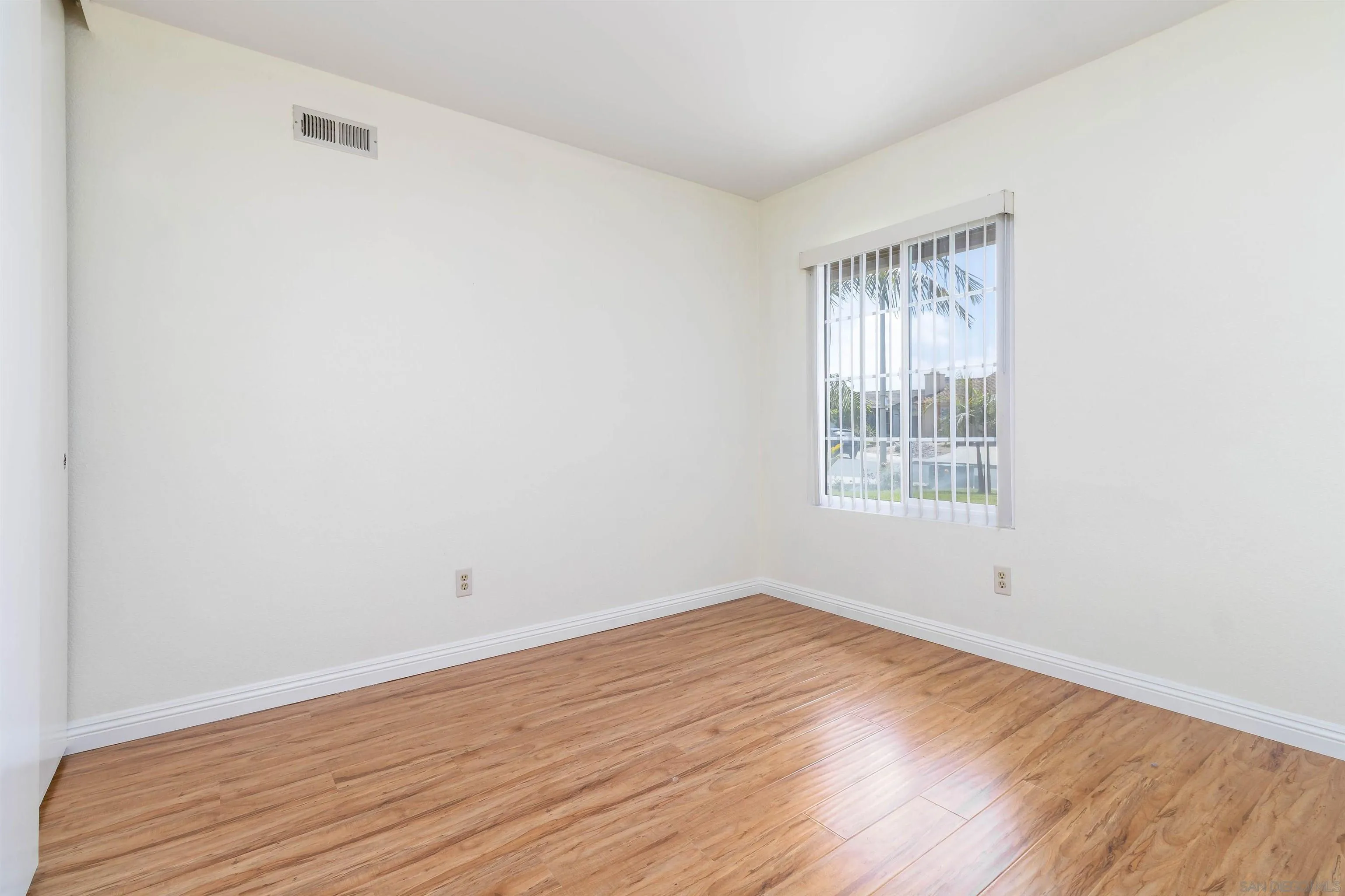 https://cdn.realtyfeed.com/cdn/127/260006496/24ac0290a50eed40ee1ec0a39c2c5a2b.webp