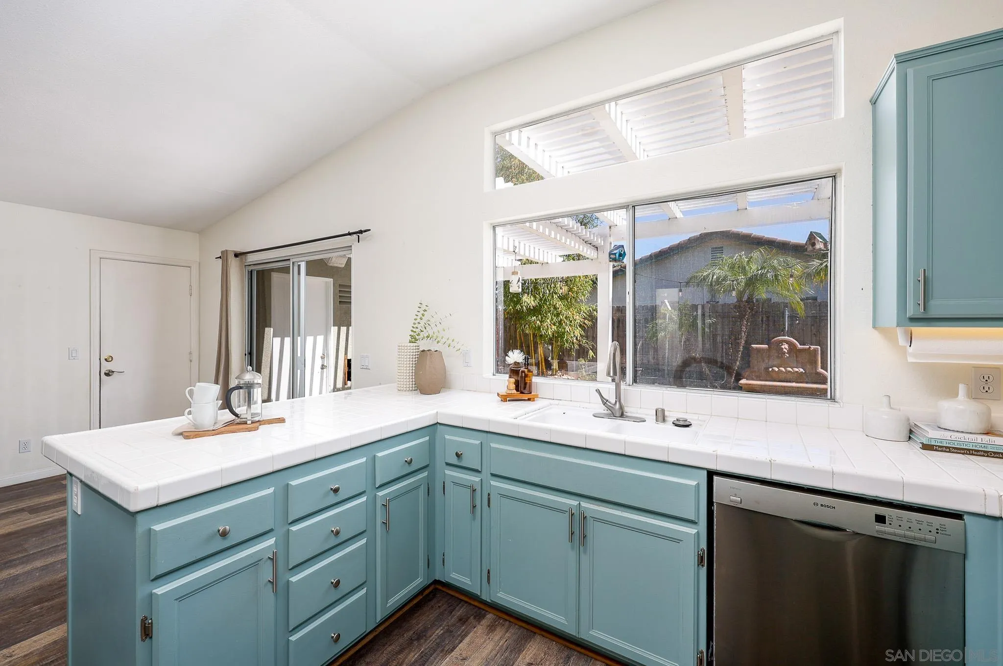 https://cdn.realtyfeed.com/cdn/127/260006497/f87e5d24639674938d2de9f35cbd132c.webp