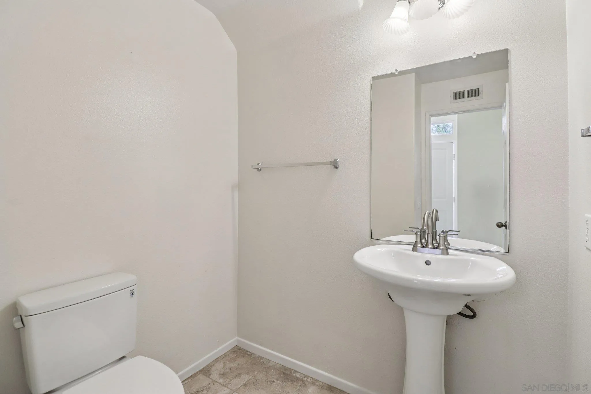 https://cdn.realtyfeed.com/cdn/127/260006498/f0b177f8c6e37c6948aca4674bd46a52.webp