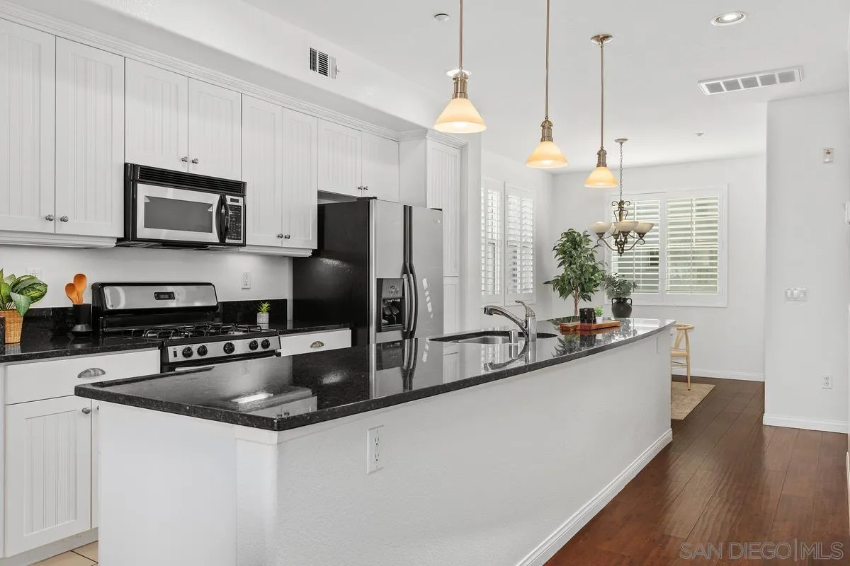 Photo #1: 260006504 Listing: Photo #1