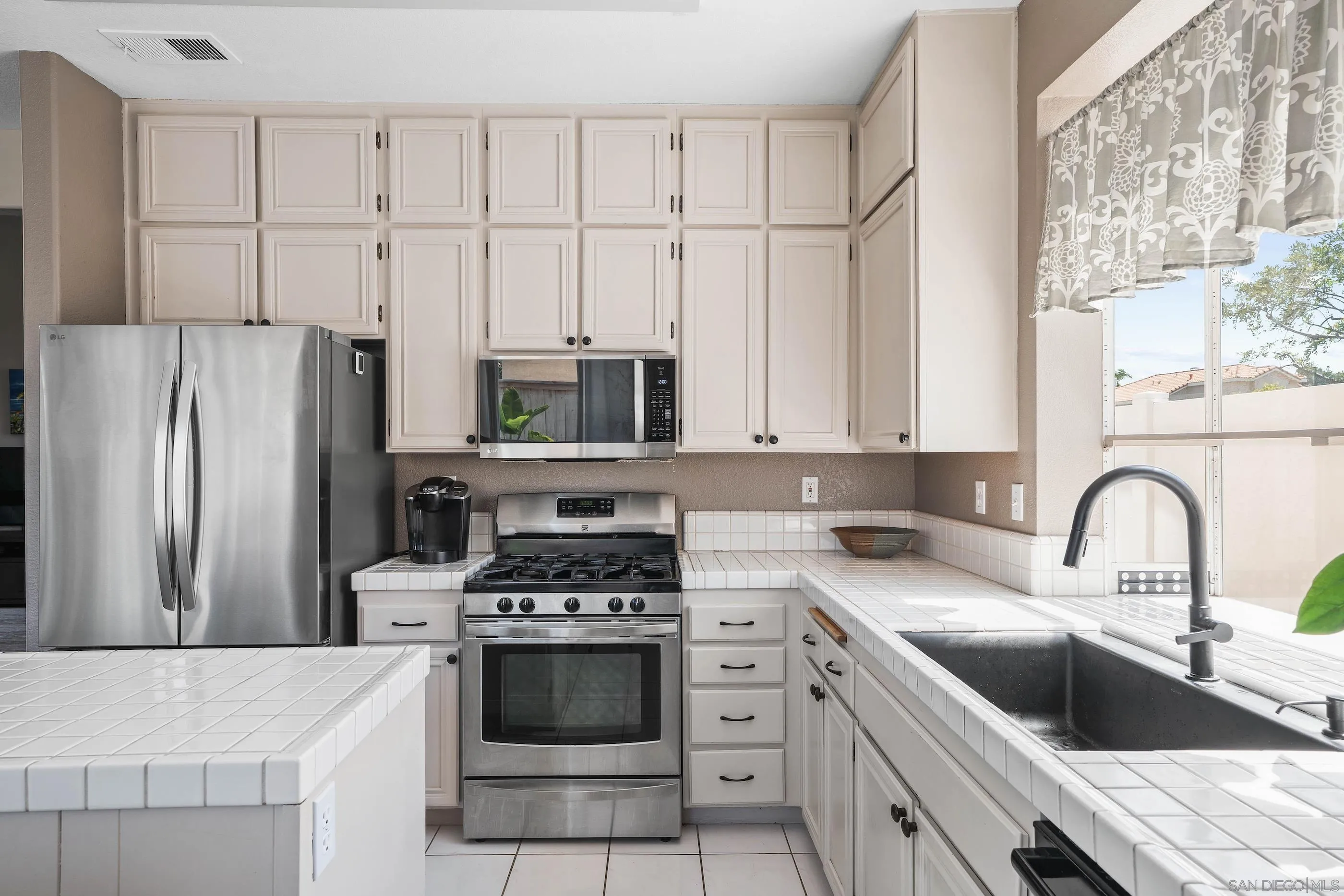 https://cdn.realtyfeed.com/cdn/127/260006506/12ea944333a9c81a3ccac26606811412.webp