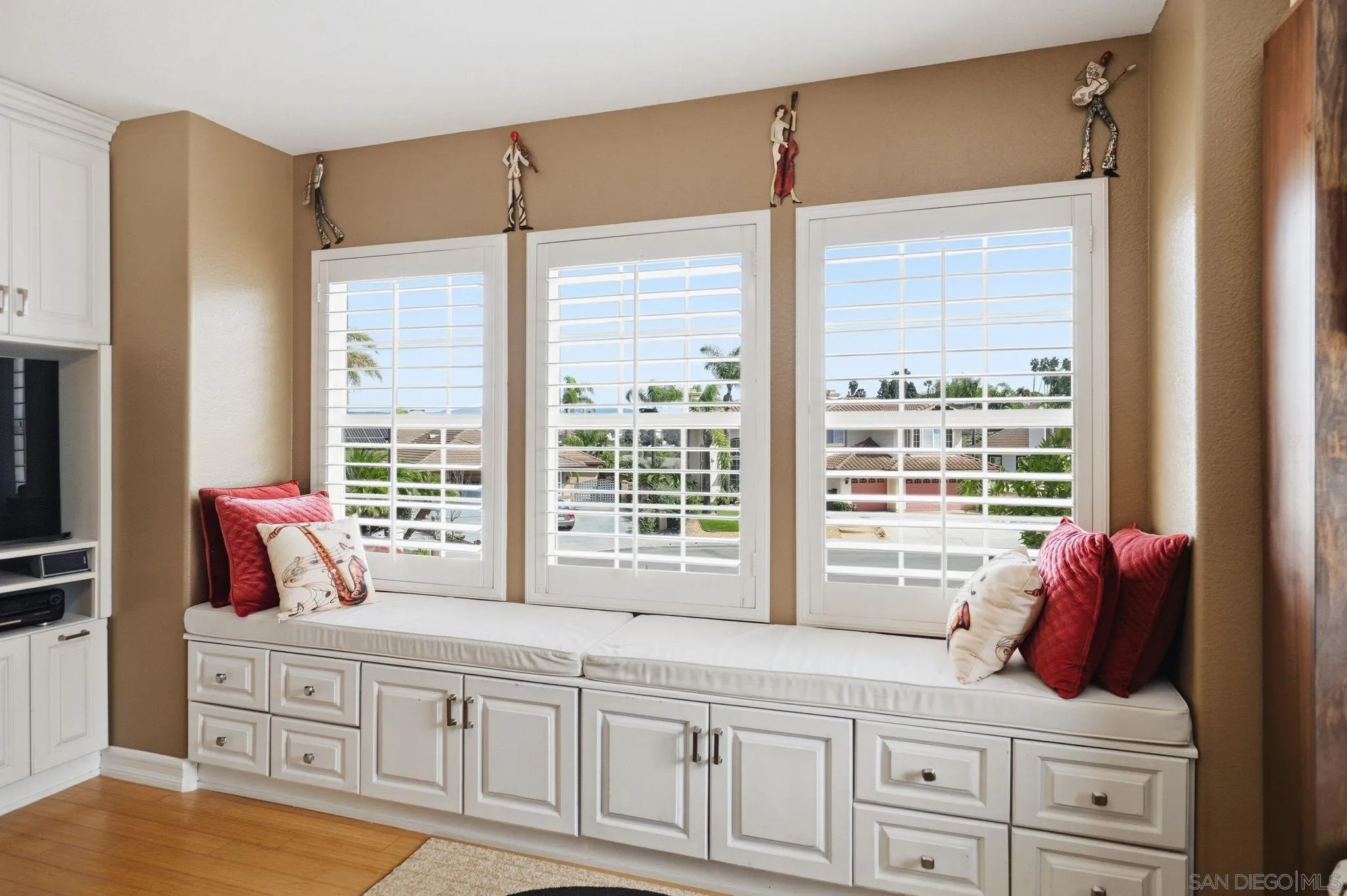 https://cdn.realtyfeed.com/cdn/127/260006510/5db941826710baf2eb0cf45d3449b3be.webp