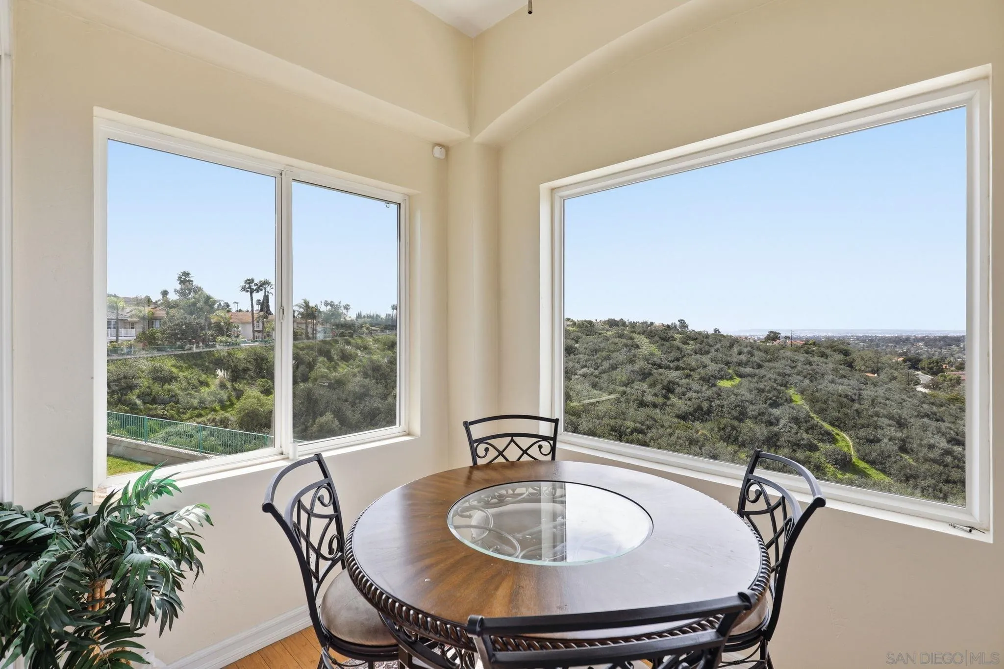 https://cdn.realtyfeed.com/cdn/127/260006510/661ab0623badb956c493faa5114b6f51.webp