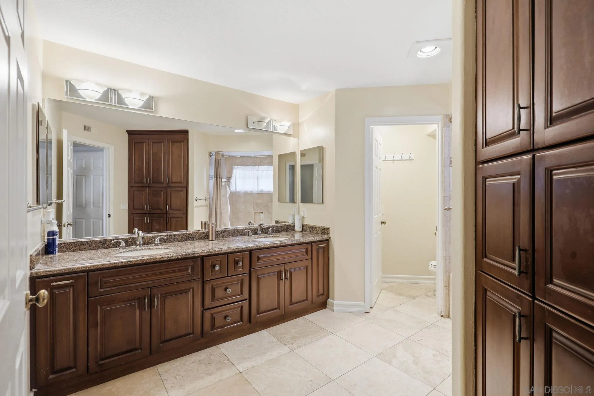 https://cdn.realtyfeed.com/cdn/127/260006510/6fb46d19cc5a3406a12efc8bd1c66c27.webp