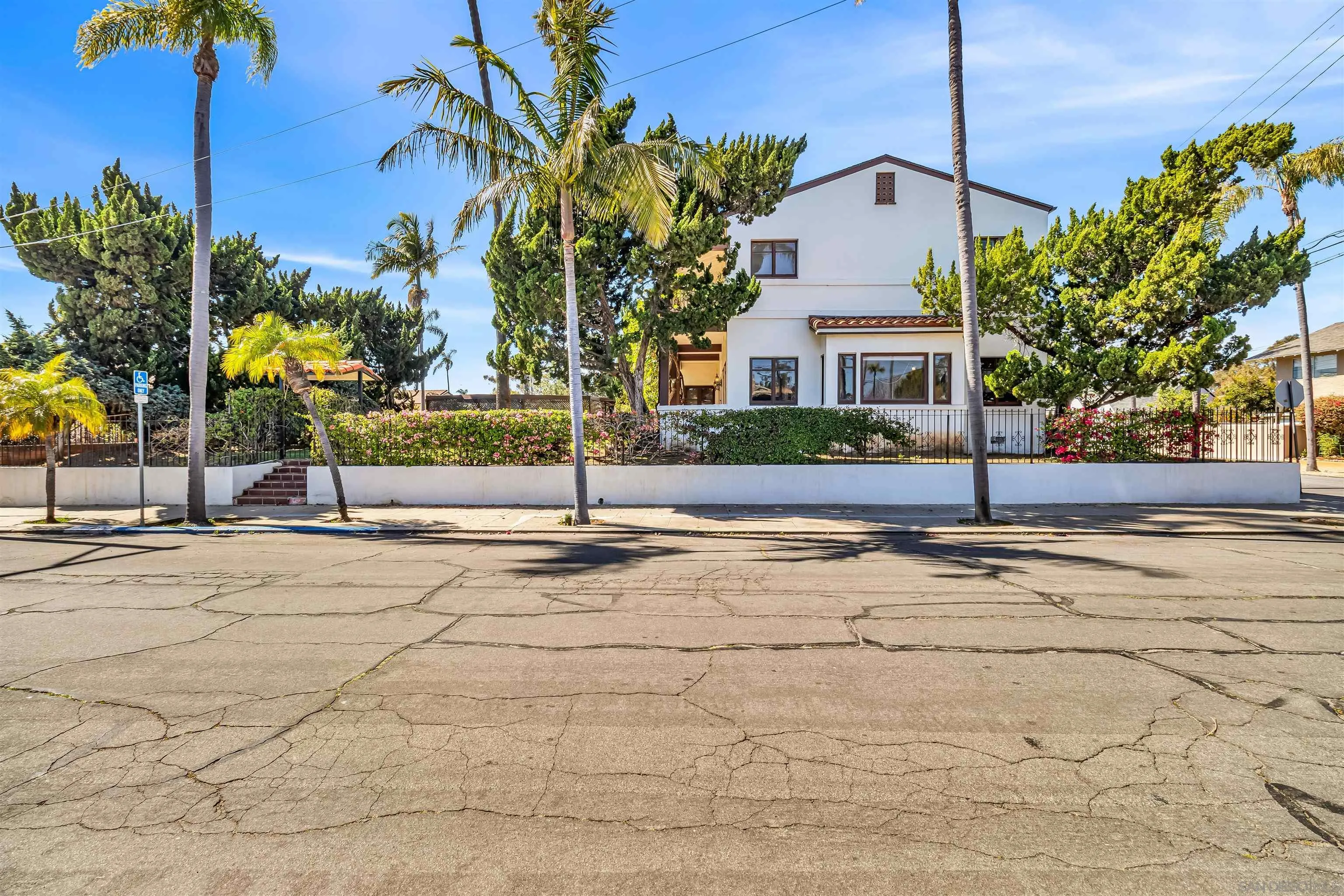 https://cdn.realtyfeed.com/cdn/127/260006519/67b9a9cd780453c44fdbaa953fe4462b.webp