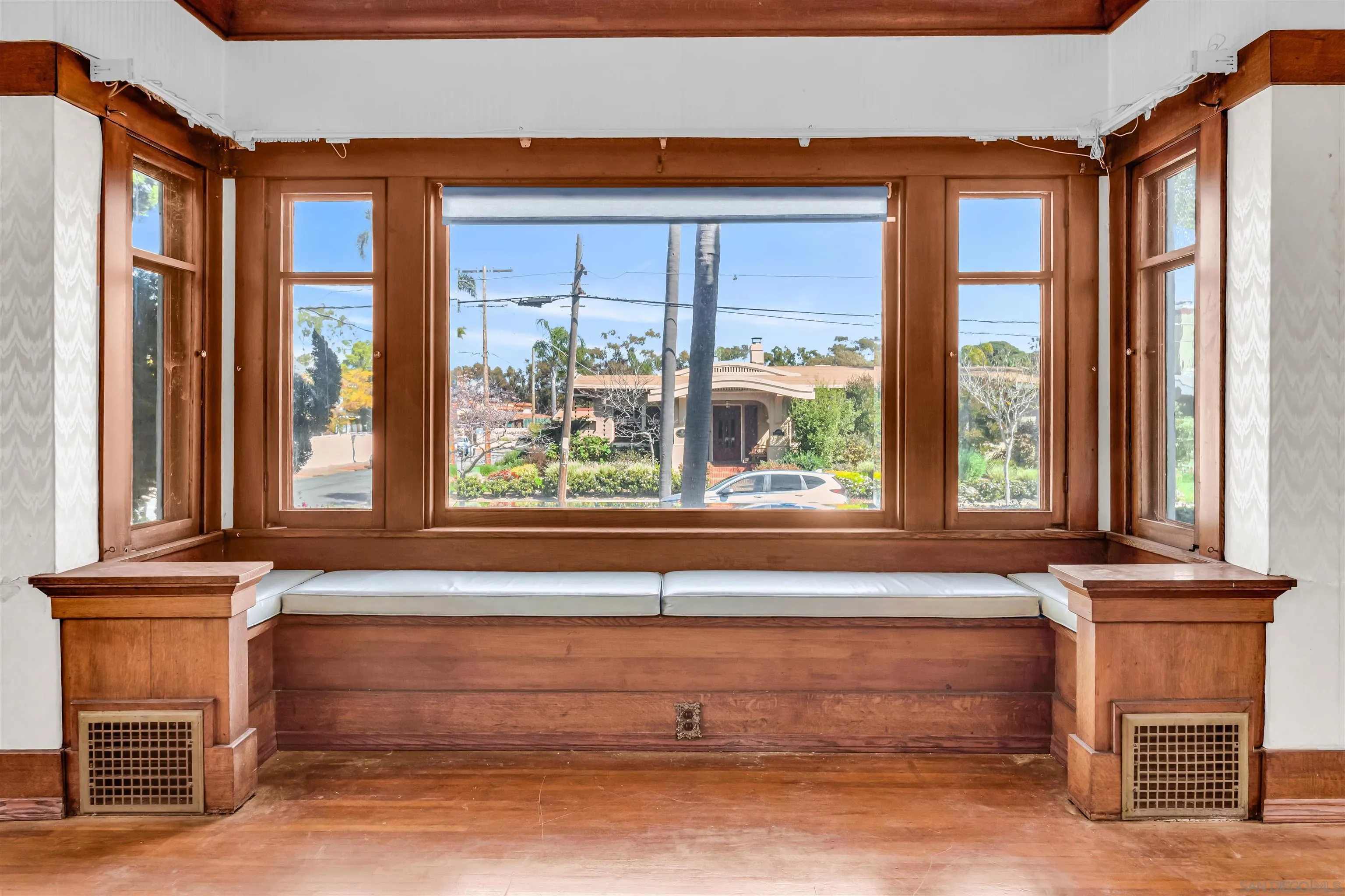 https://cdn.realtyfeed.com/cdn/127/260006519/9fd3aa0bad87c452519f060618154838.webp