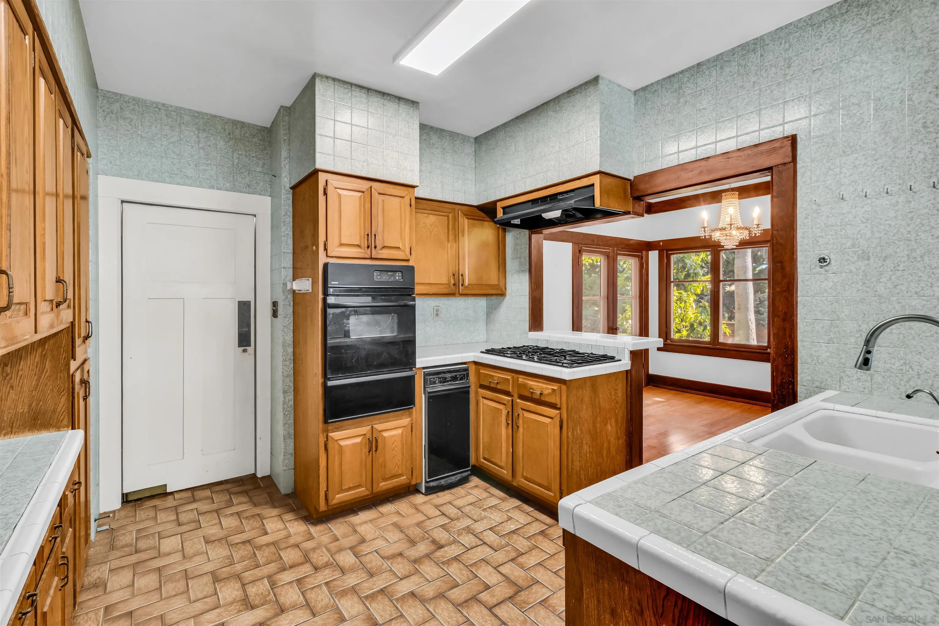 https://cdn.realtyfeed.com/cdn/127/260006519/a8a4abd9e24ea114063a977f3b5a6bf4.webp