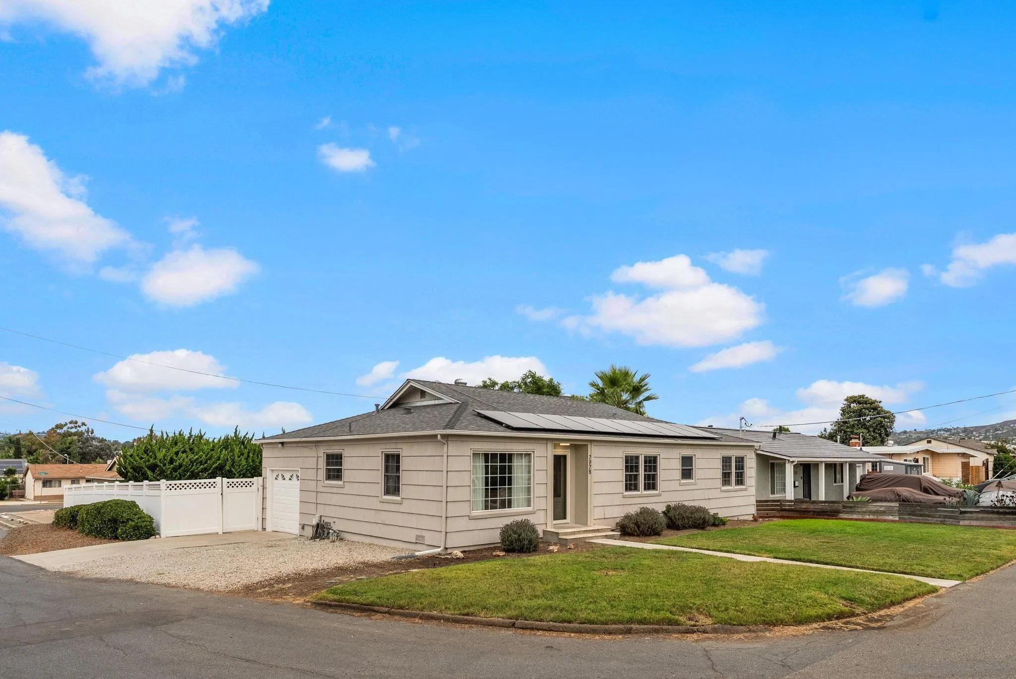 https://cdn.realtyfeed.com/cdn/127/260006525/142b041510236c45843b61c183239aa2.webp