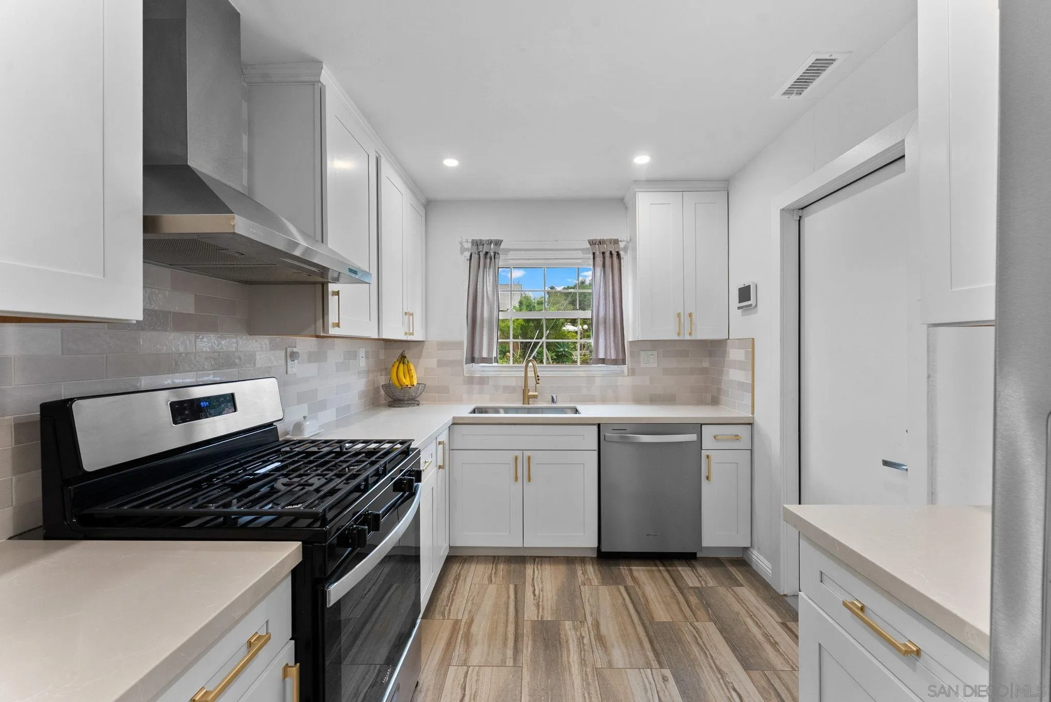 https://cdn.realtyfeed.com/cdn/127/260006525/2498d443079a8f24d3516250d32c7d4c.webp