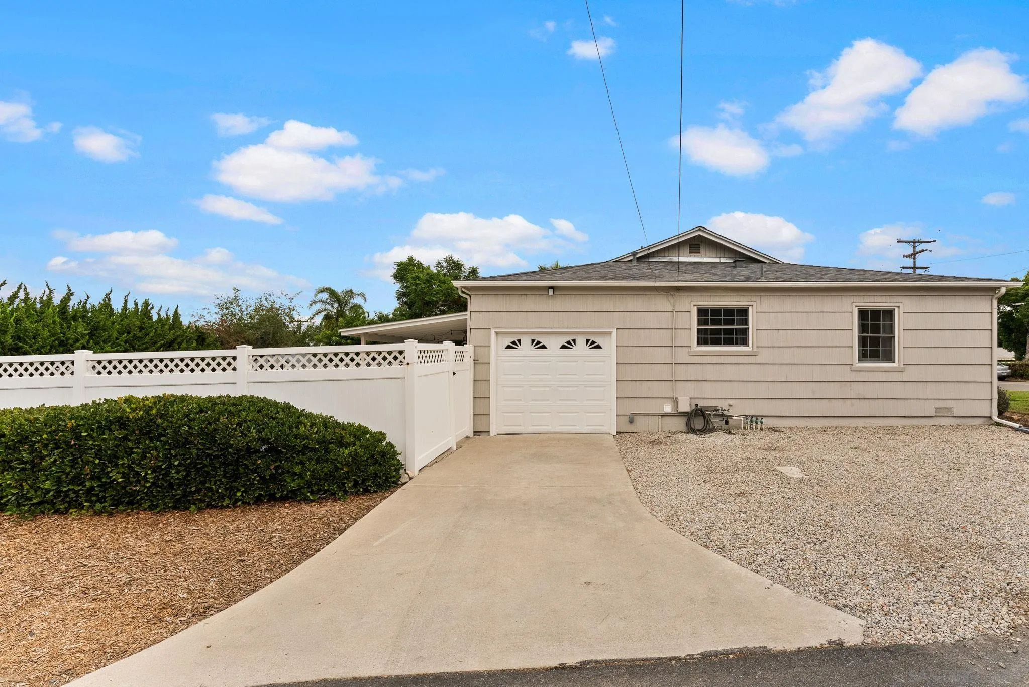 https://cdn.realtyfeed.com/cdn/127/260006525/e485bba435e8d0c9b1672183e7c956d2.webp