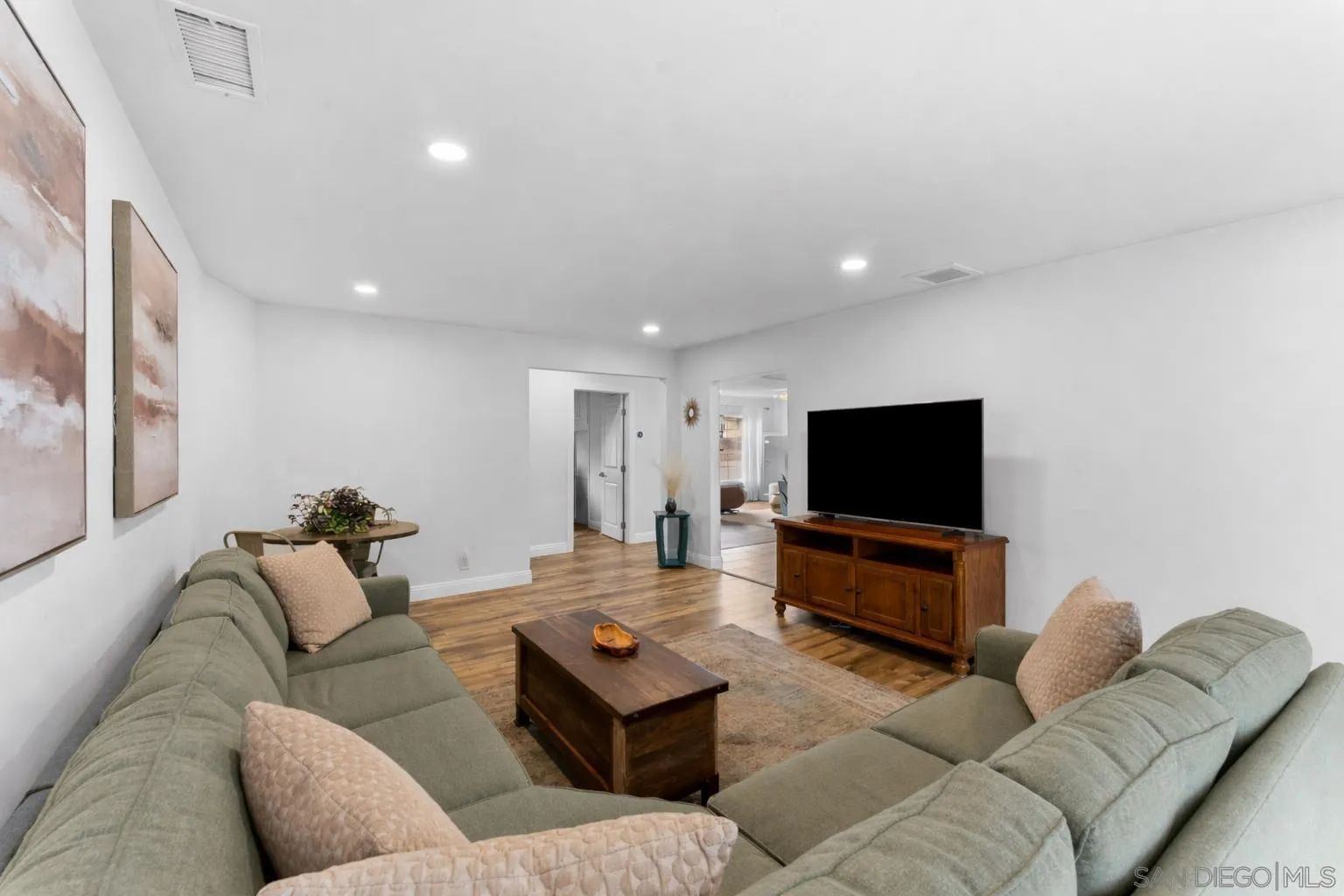 https://cdn.realtyfeed.com/cdn/127/260006525/fb528925973093150db23de99f0d09a6.webp