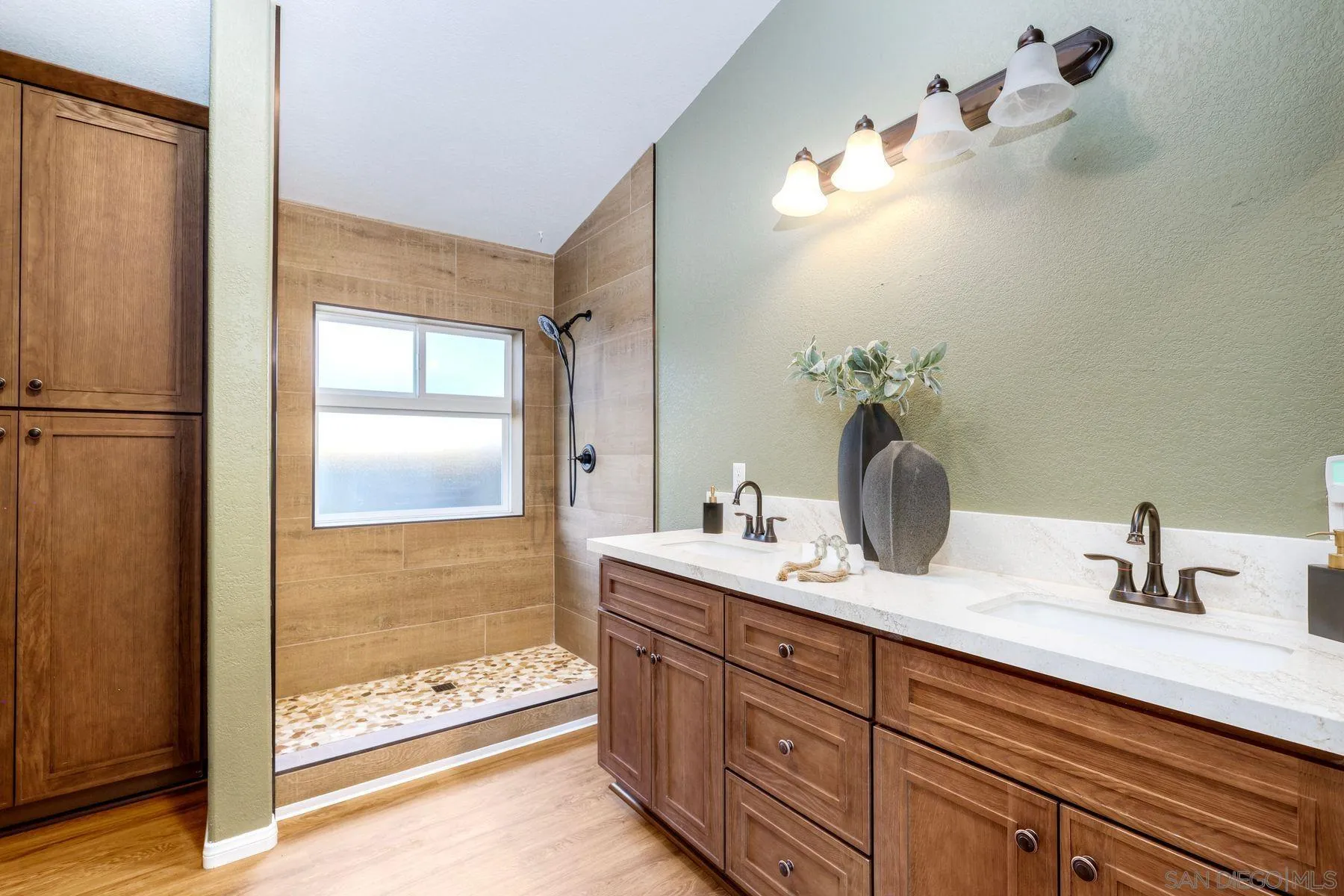 https://cdn.realtyfeed.com/cdn/127/260006526/24ad0b7df3da30d434a3ef6806077ae5.webp