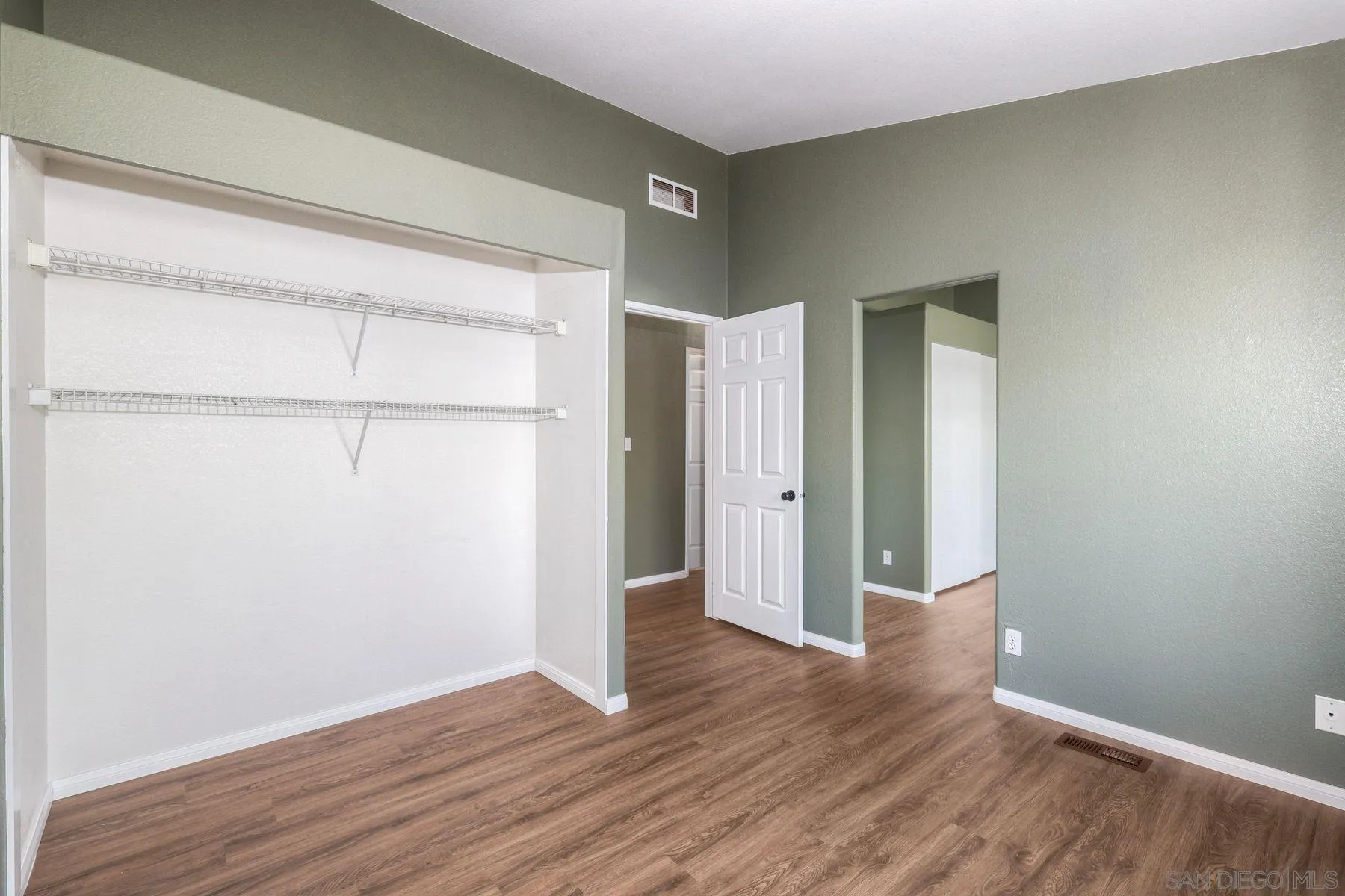https://cdn.realtyfeed.com/cdn/127/260006526/bc0651711868752d3a9714b1e7c58dbe.webp
