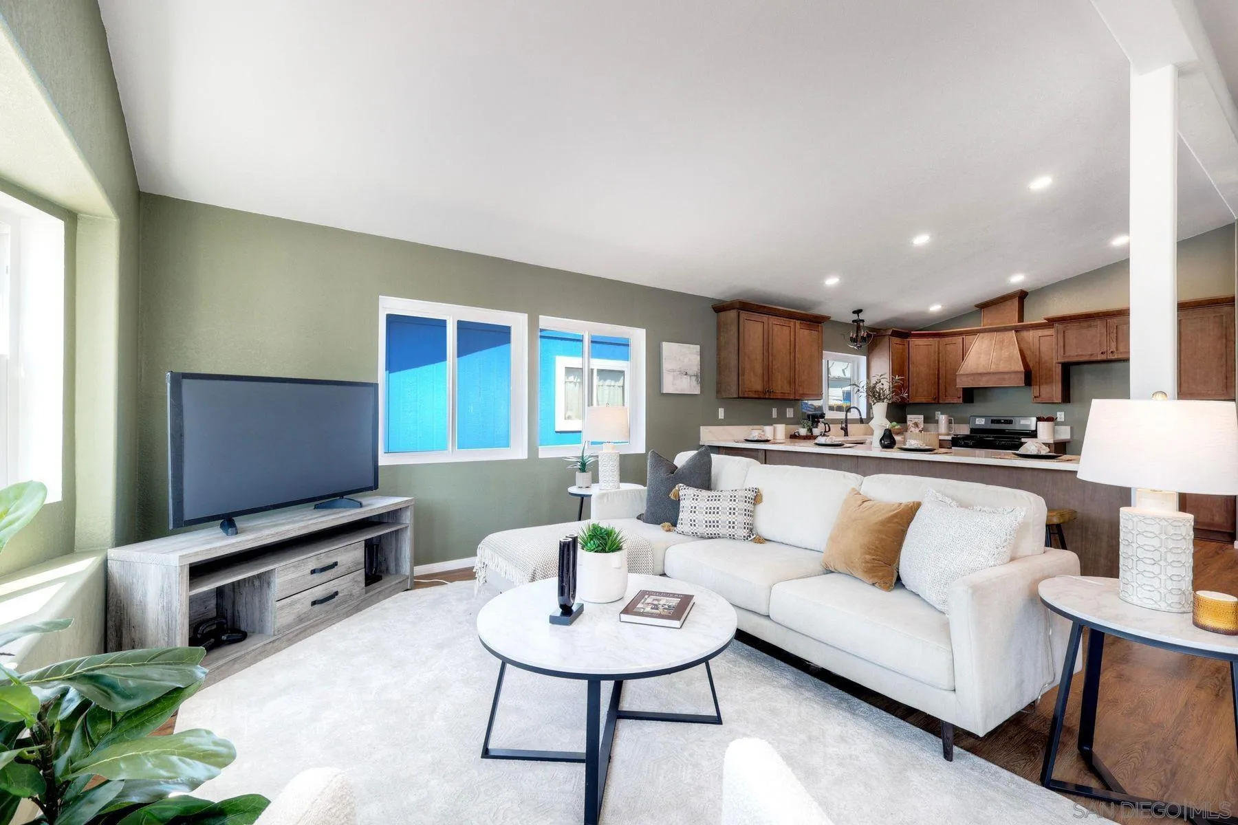 https://cdn.realtyfeed.com/cdn/127/260006526/d27abb77cc5bbbe4633fdd867c371adc.webp