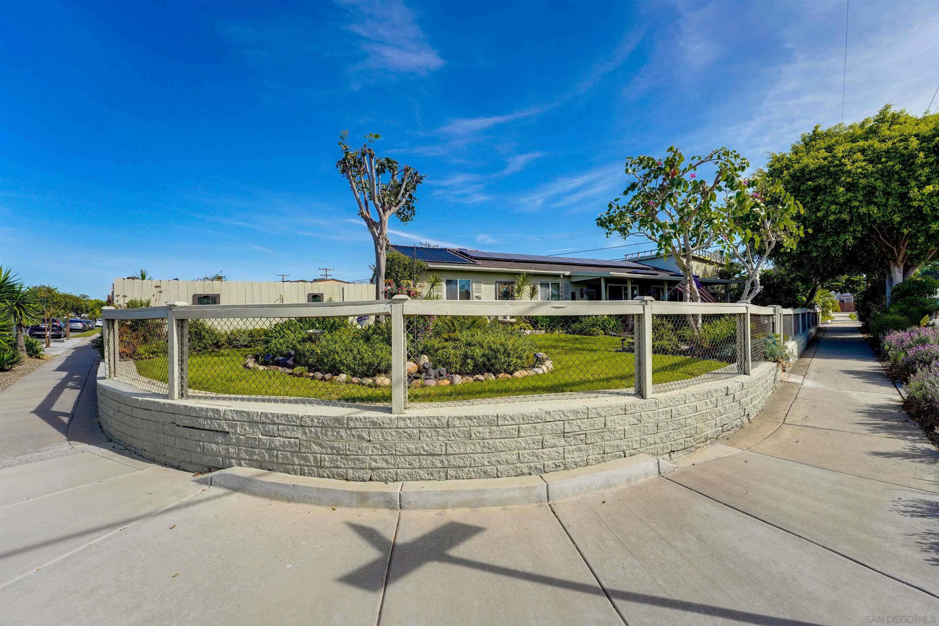 https://cdn.realtyfeed.com/cdn/127/260006529/f7cbdd8cdea6644dd28601248f6d84c4.webp
