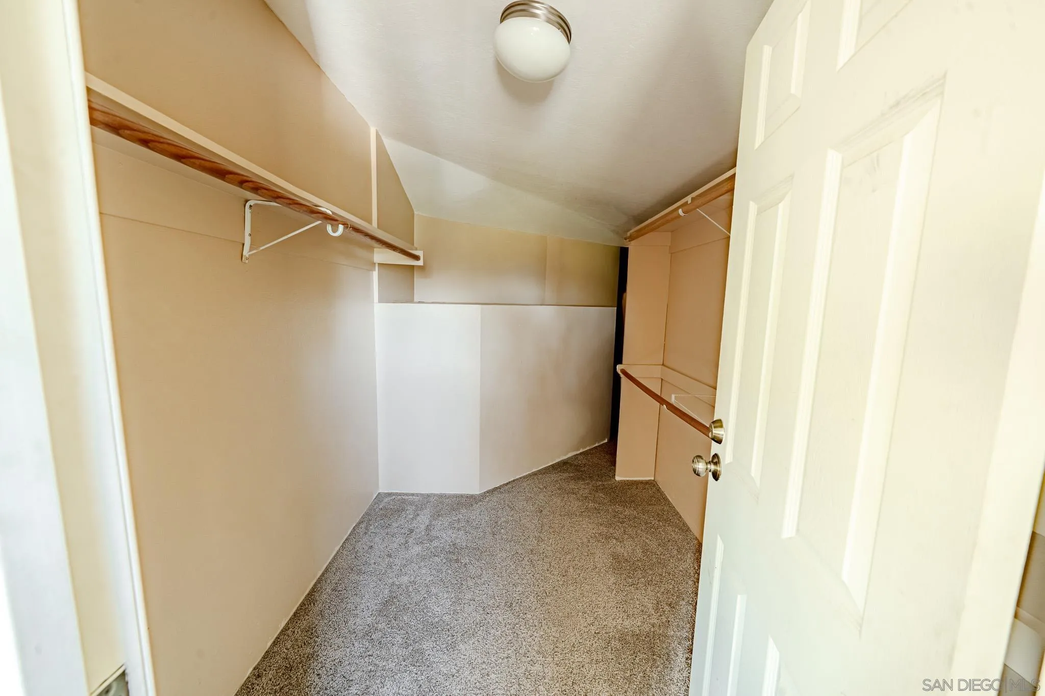 https://cdn.realtyfeed.com/cdn/127/260006533/070dae486239bf423463a340f2521d62.webp