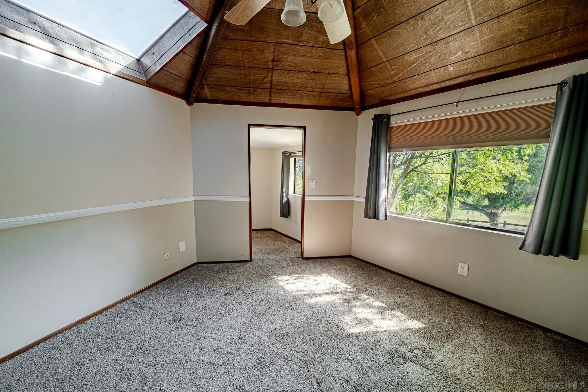 https://cdn.realtyfeed.com/cdn/127/260006533/56861653966c88553c74126a51a66e83.webp