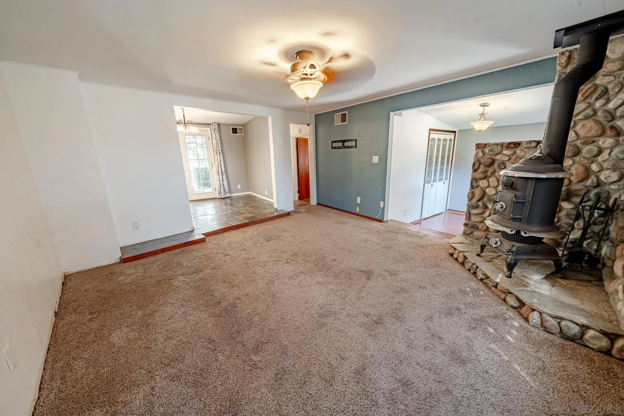 https://cdn.realtyfeed.com/cdn/127/260006533/a9225101ae81bccb80fb747c74dda041.webp