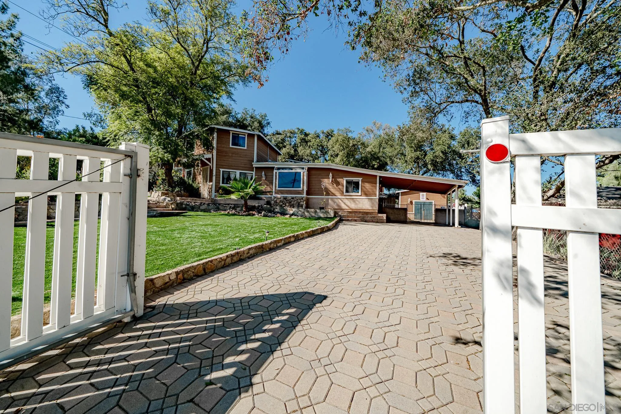 https://cdn.realtyfeed.com/cdn/127/260006533/af03830d735acbcefe469feac3882248.webp