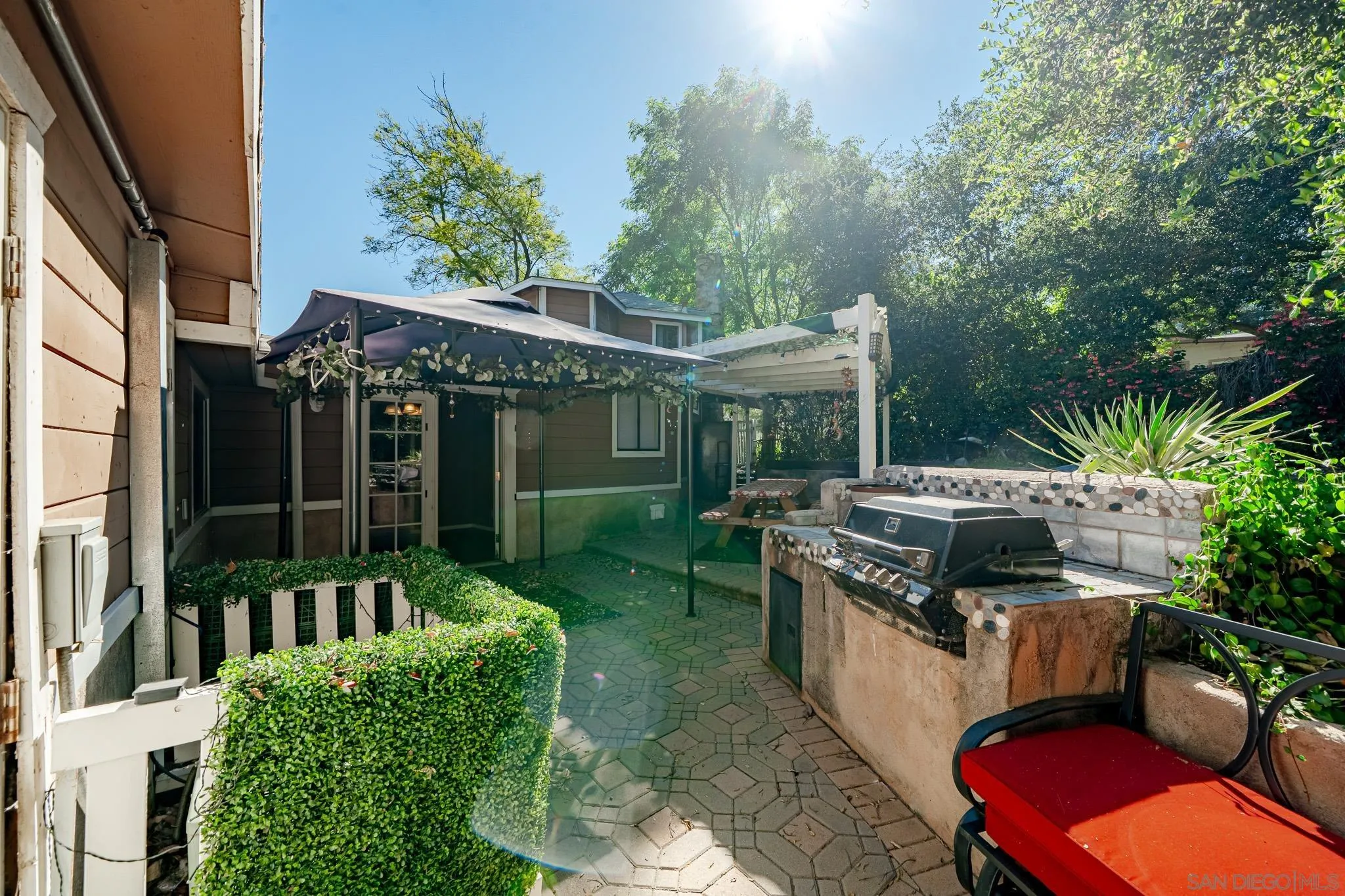 https://cdn.realtyfeed.com/cdn/127/260006533/ffae483e25d6e236e1a2684ce98f369c.webp