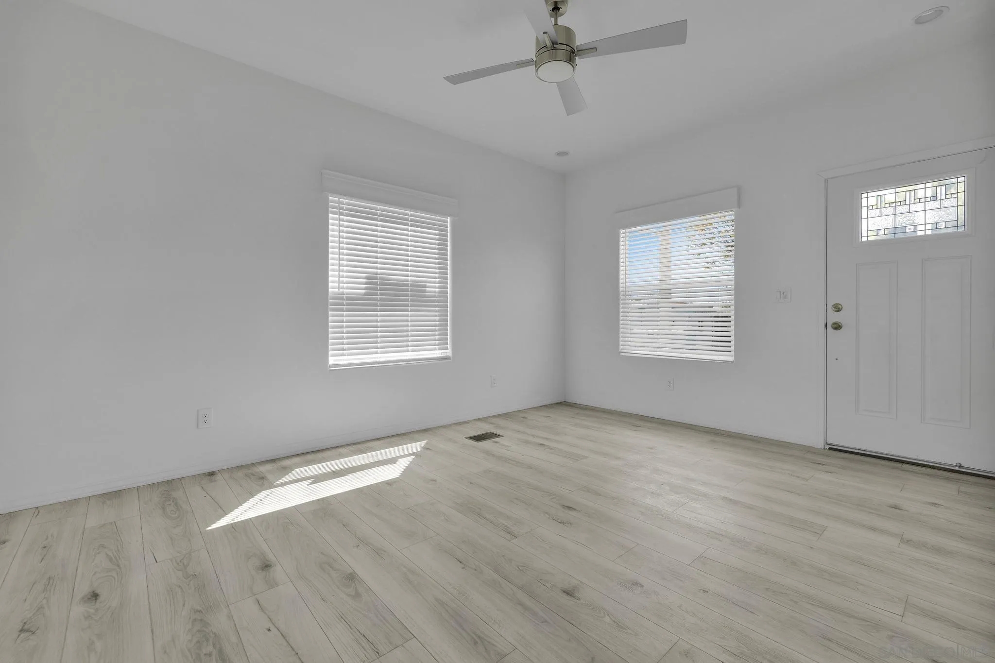 https://cdn.realtyfeed.com/cdn/127/260006545/3c3867d8b62613ca370e3e3e5604f345.webp