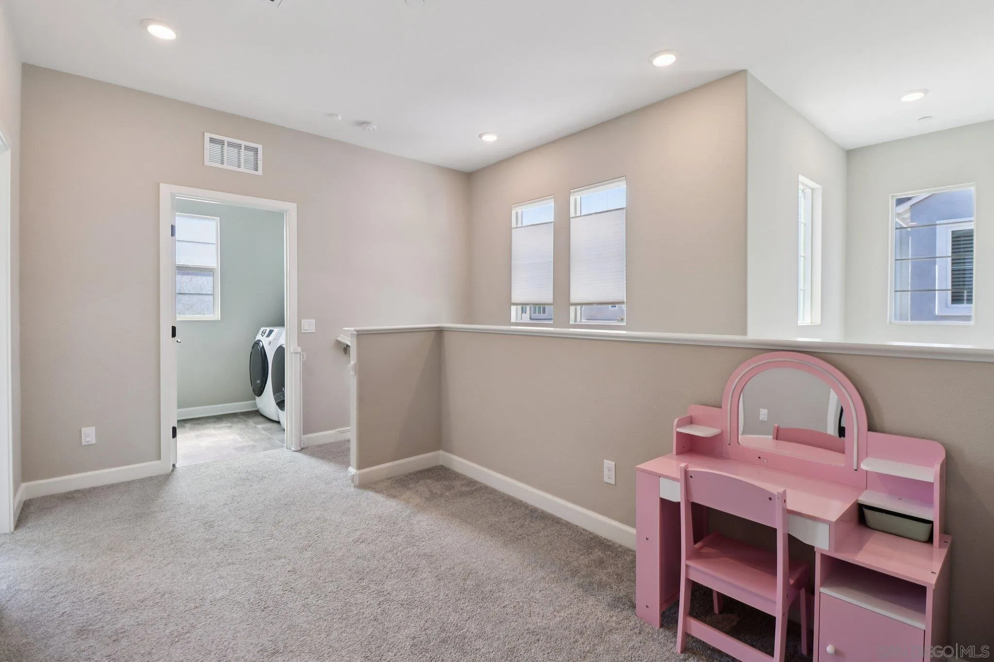 https://cdn.realtyfeed.com/cdn/127/260006546/1e1a301e9a23d3fddf05f9d110d6279a.webp