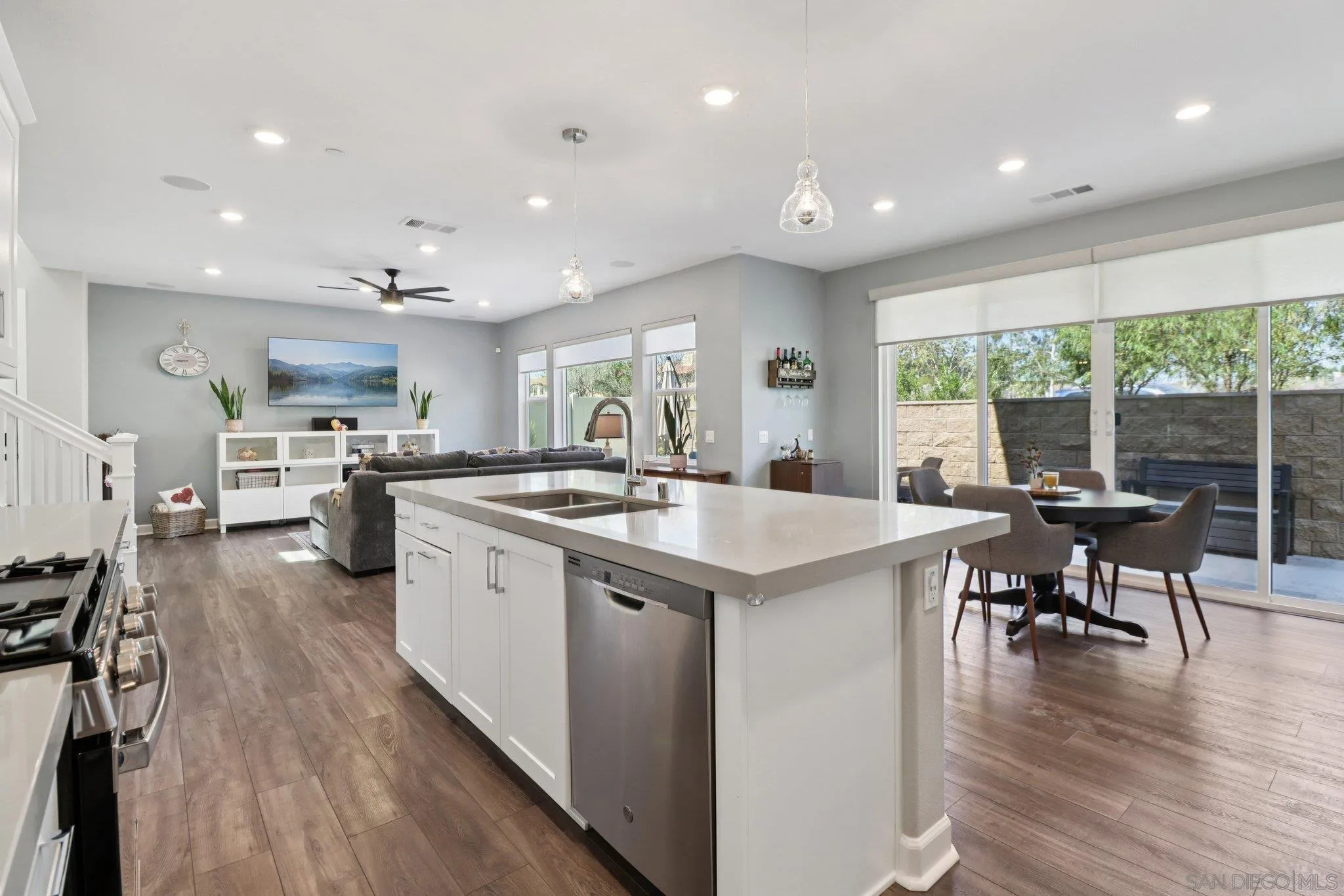 https://cdn.realtyfeed.com/cdn/127/260006546/829980eae7bf6b78855cc8bfb250556c.webp