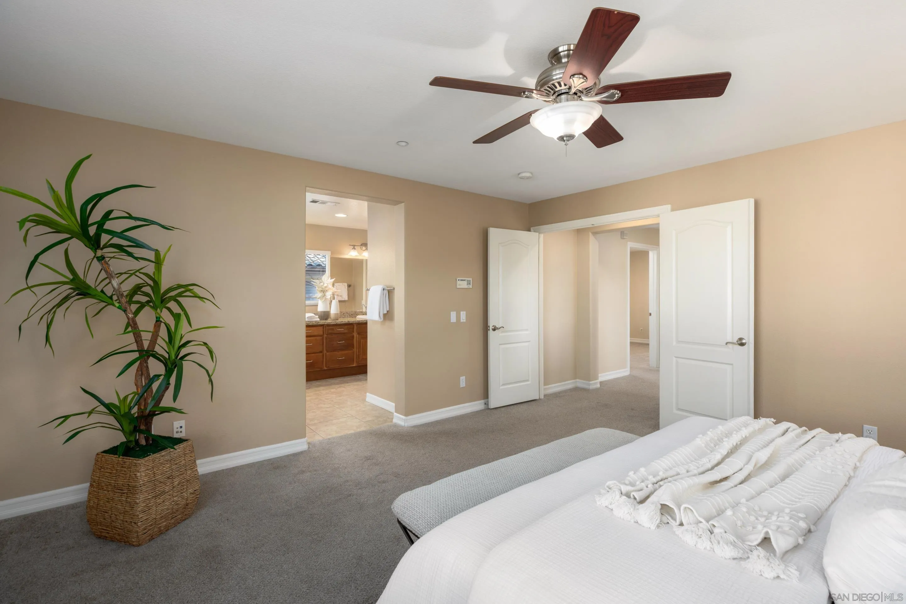 https://cdn.realtyfeed.com/cdn/127/260006549/8ca21f1d07bd155b5a6aa6c08854b3b8.webp