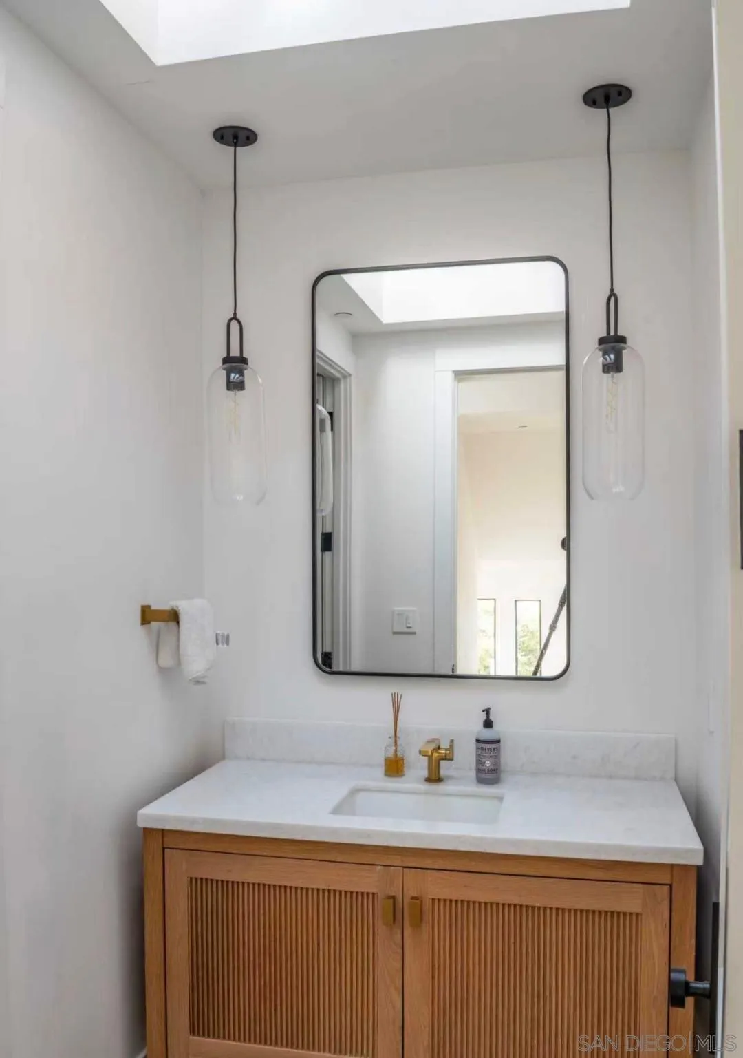 https://cdn.realtyfeed.com/cdn/127/260006552/f65a269d1217002a8f4b4f26f4c69e0e.webp