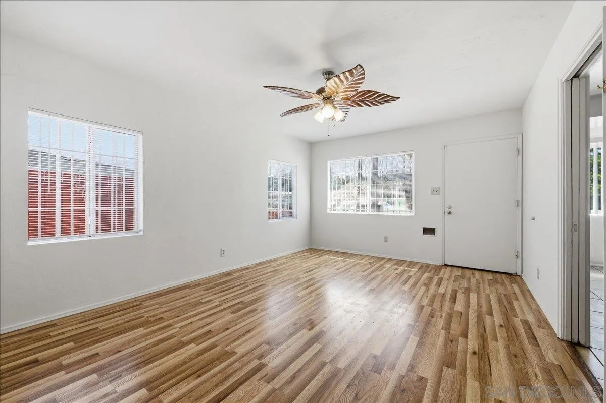 https://cdn.realtyfeed.com/cdn/127/260006553/fe49daf3a363feacb8c330eee75741b1.webp