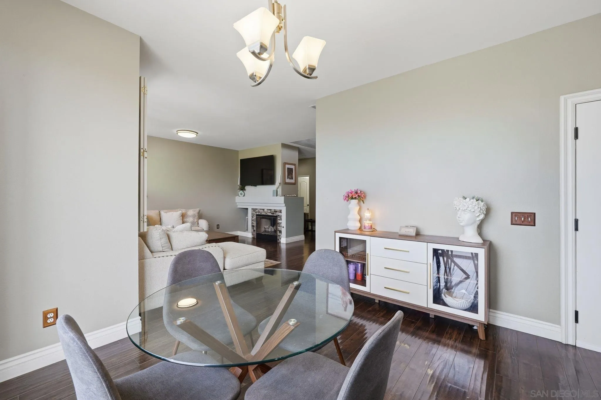 https://cdn.realtyfeed.com/cdn/127/260006557/96417ef33cb85ff6c41a1287173cb297.webp