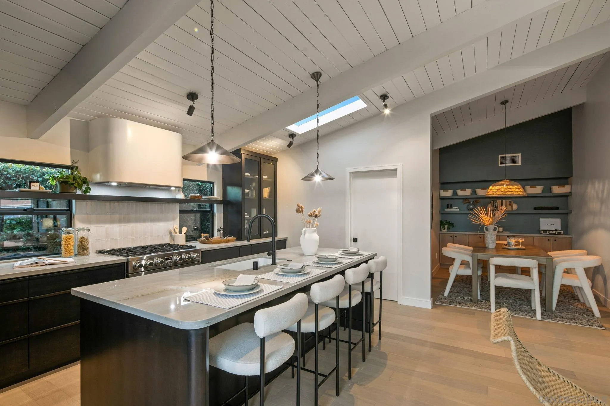 https://cdn.realtyfeed.com/cdn/127/260006560/074e127ae69e50ed981508c430788ea4.webp